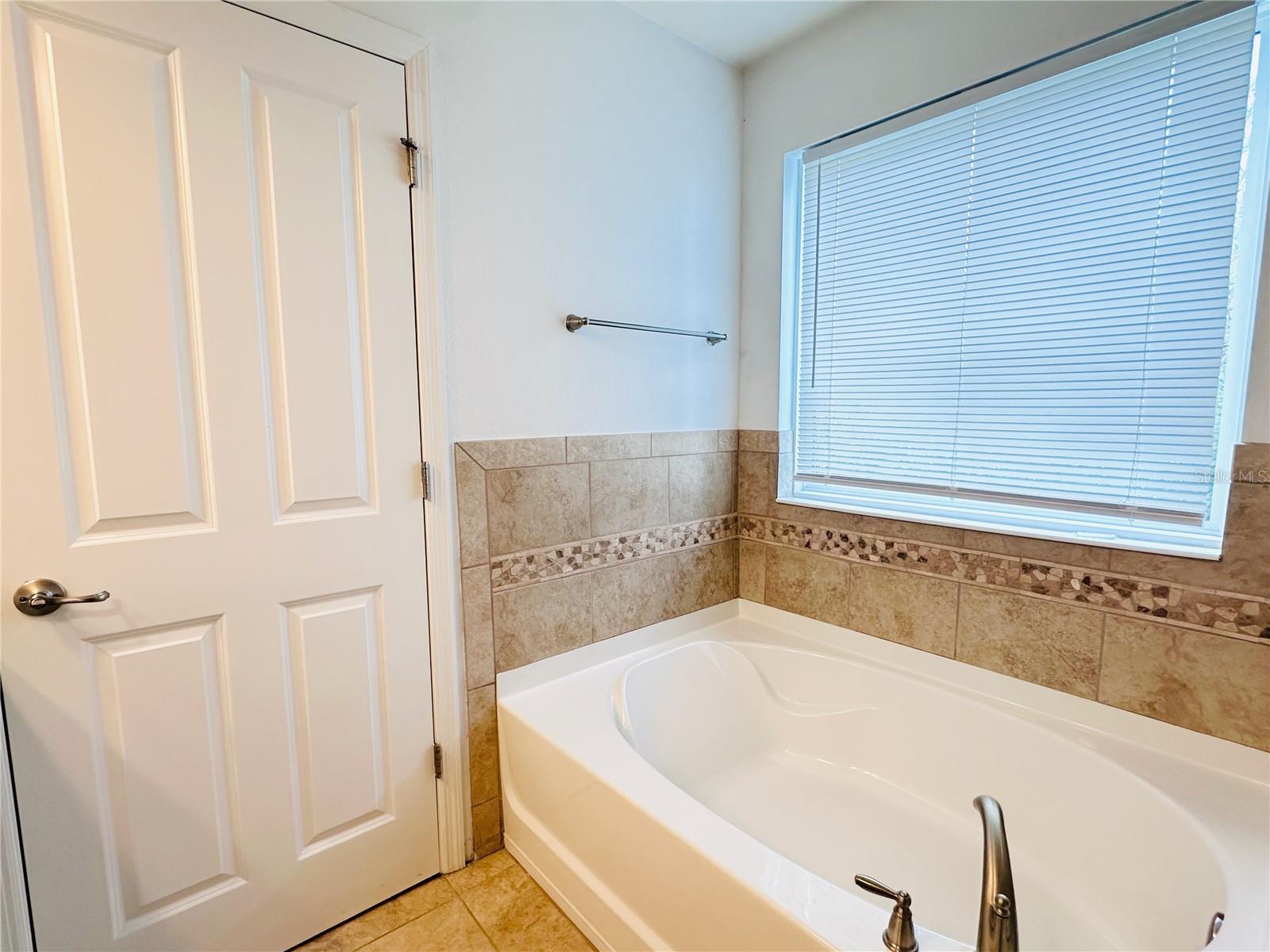 10132 GRAND OAK CIR — photo 37
