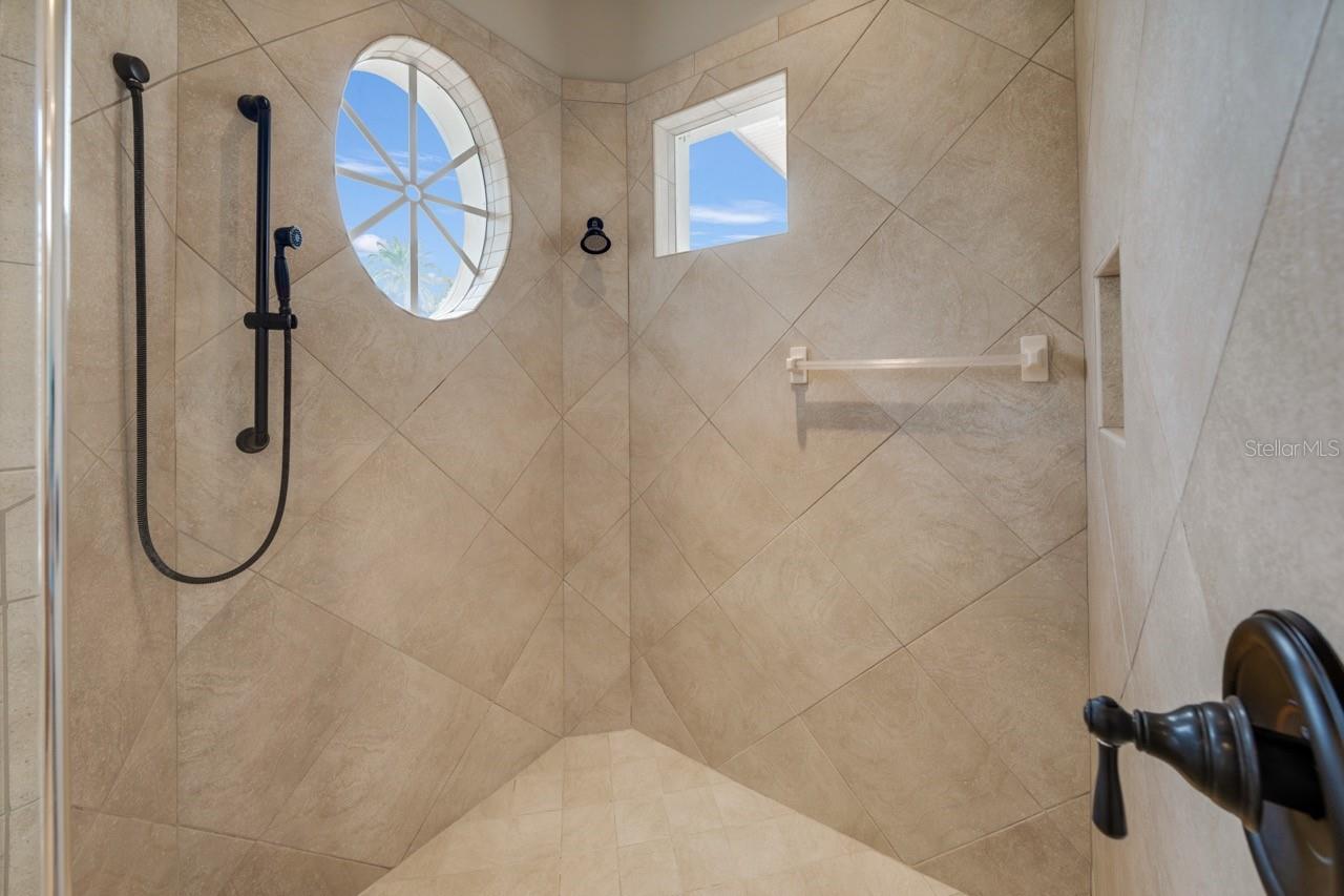 5918 BAHAMA SHORES DR S — photo 15