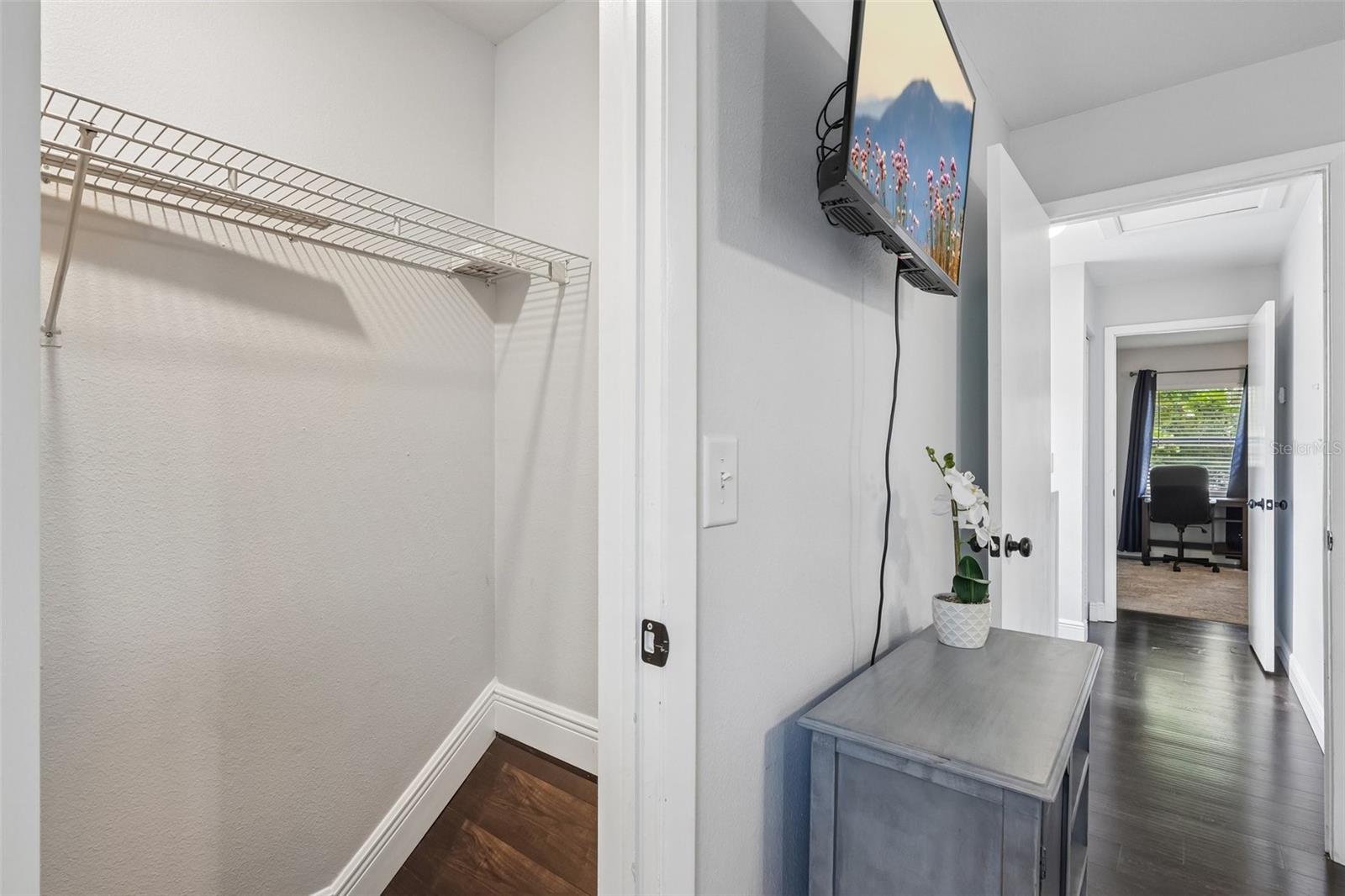2417 W STROUD AVE — photo 24