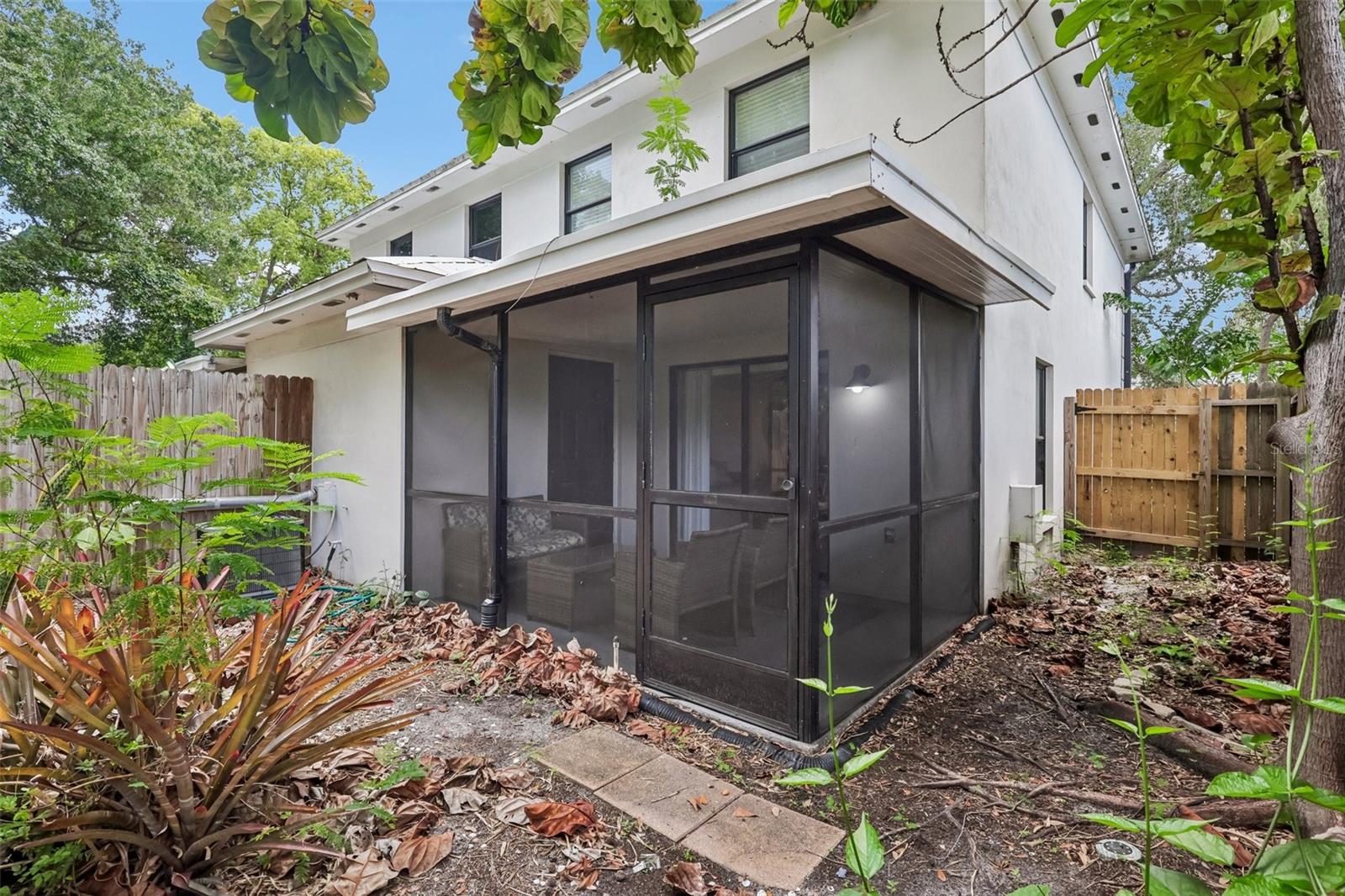 2417 W STROUD AVE — photo 34