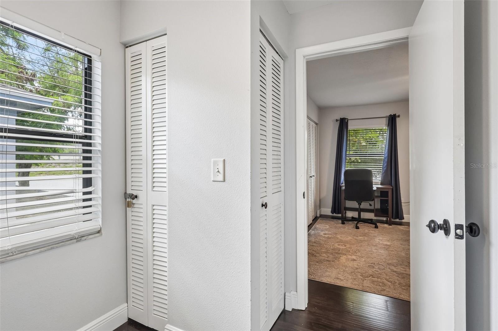 2417 W STROUD AVE — photo 25