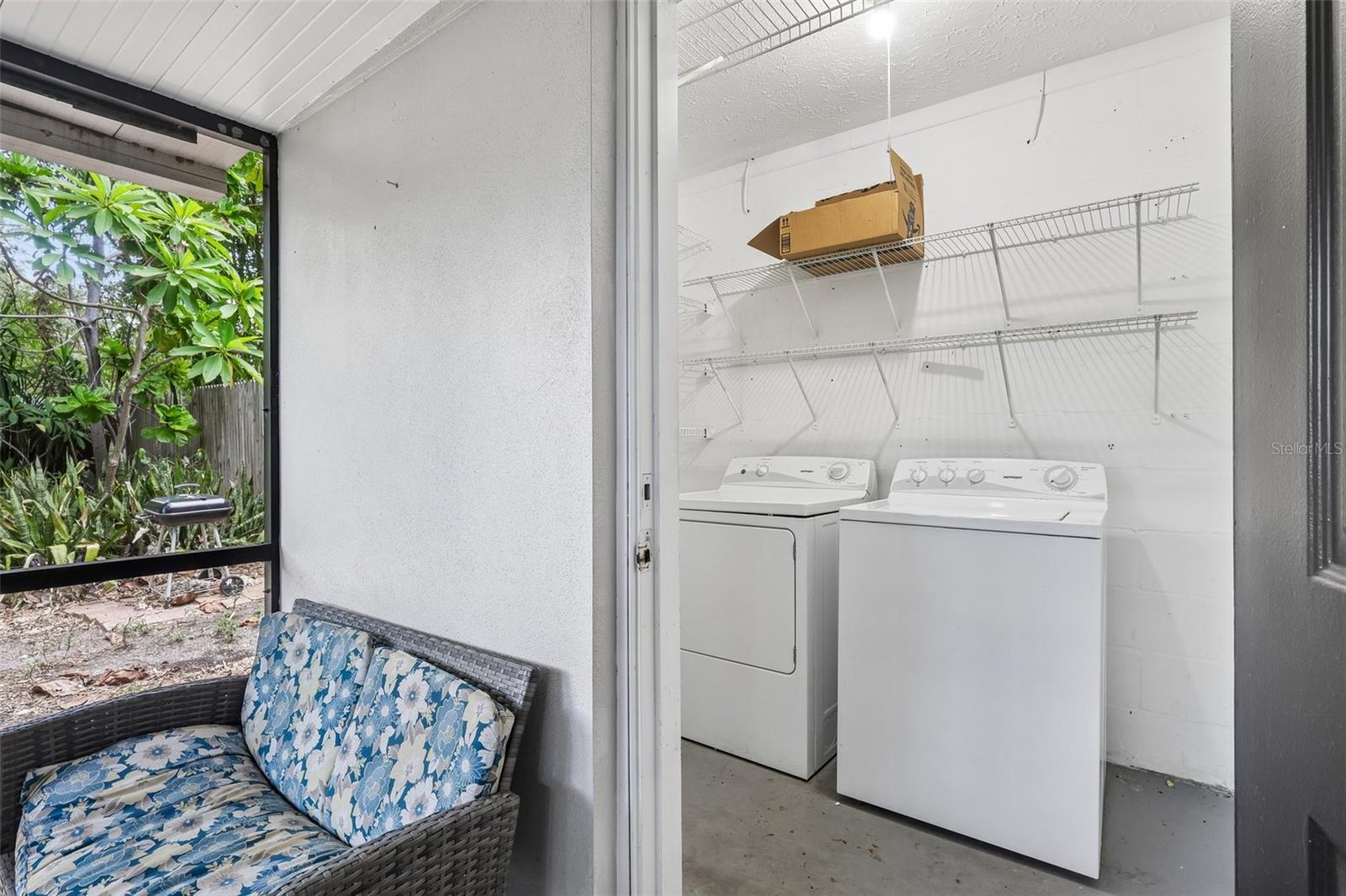 2417 W STROUD AVE — photo 31