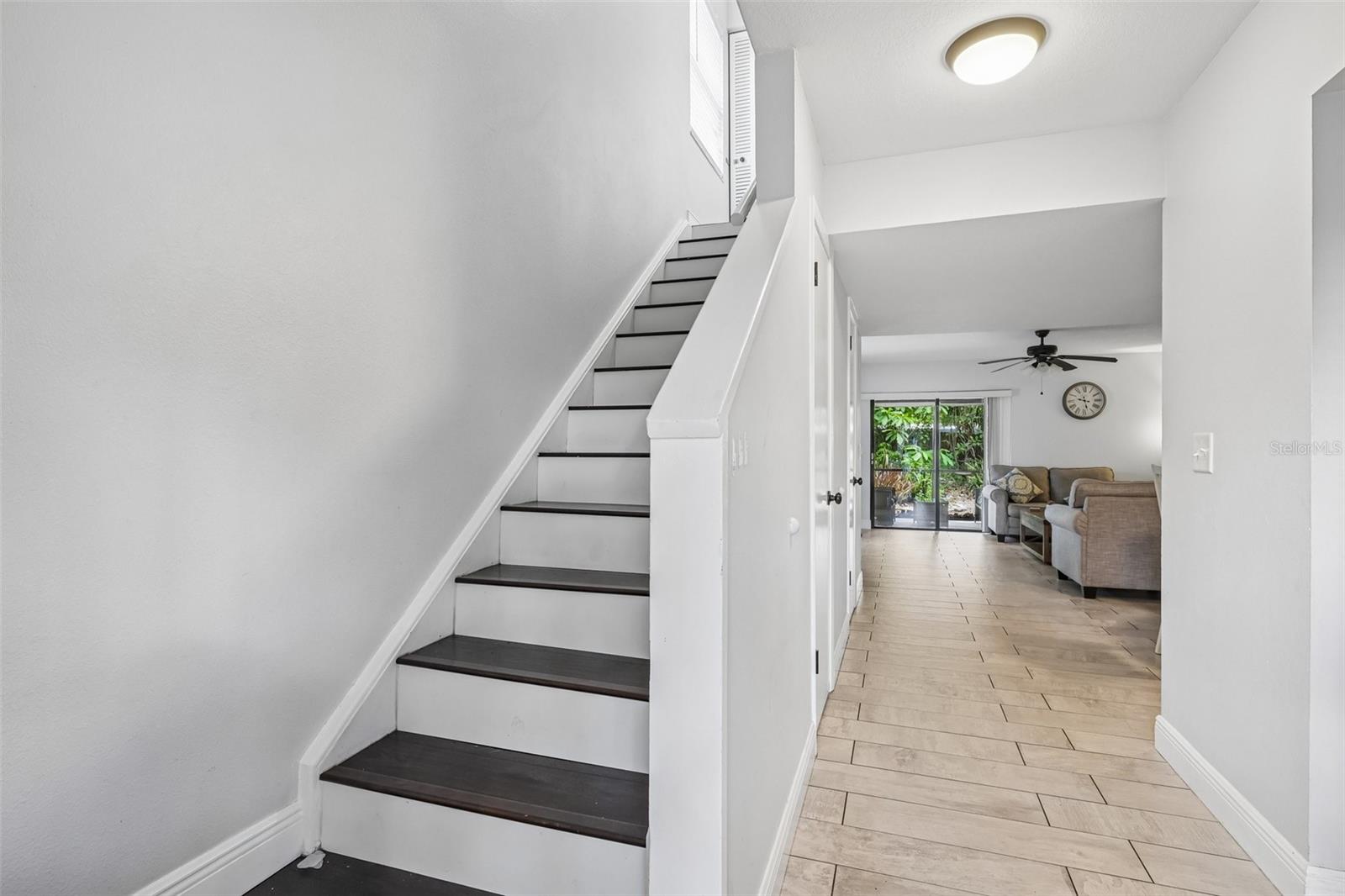 2417 W STROUD AVE — photo 17