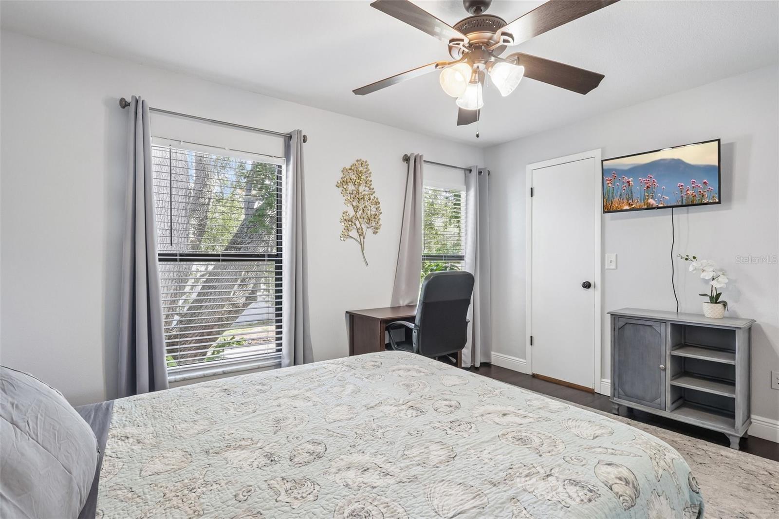 2417 W STROUD AVE — photo 22