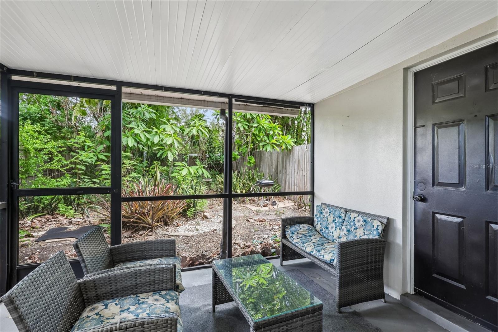 2417 W STROUD AVE — photo 33