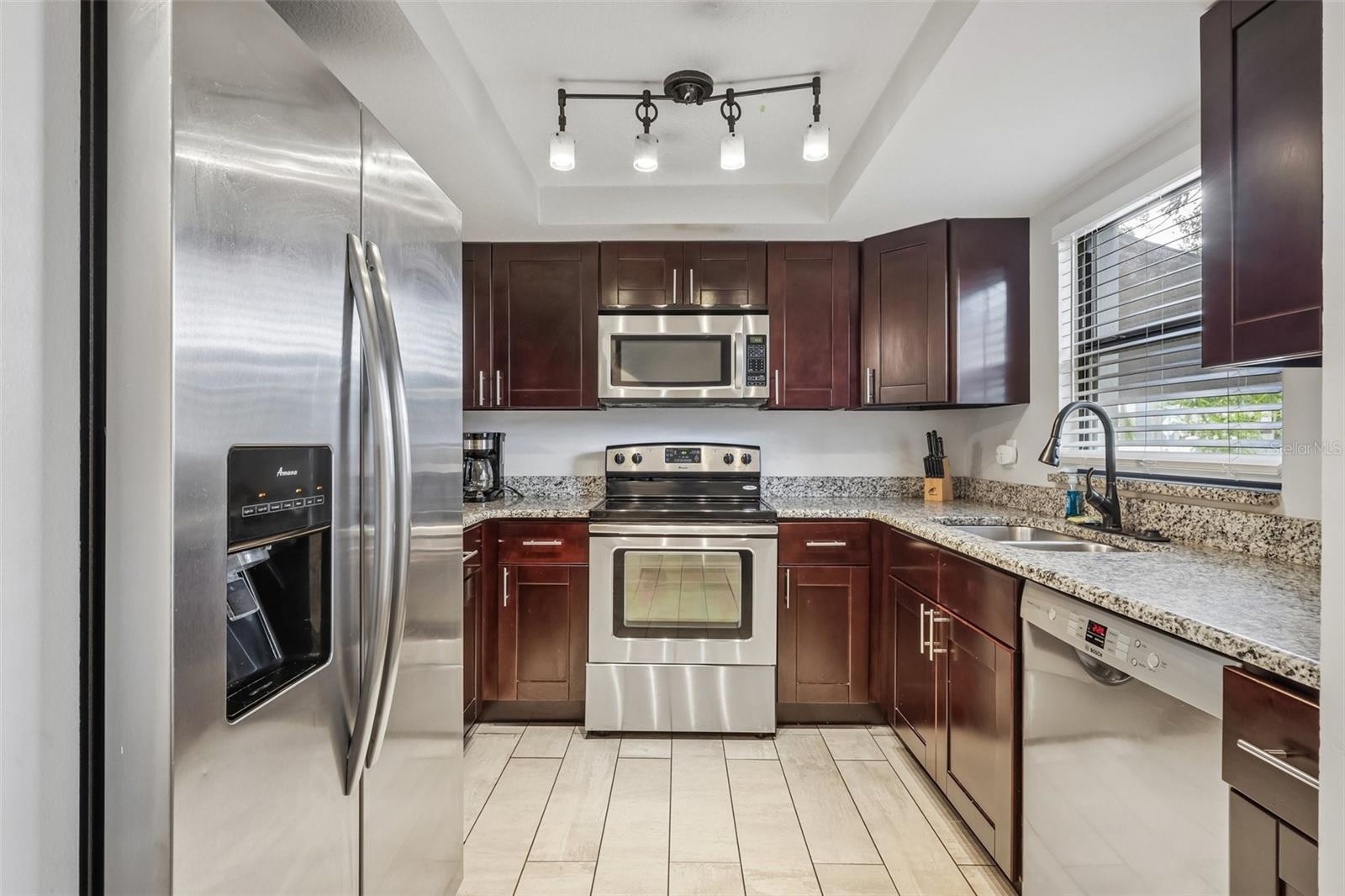 2417 W STROUD AVE — photo 12
