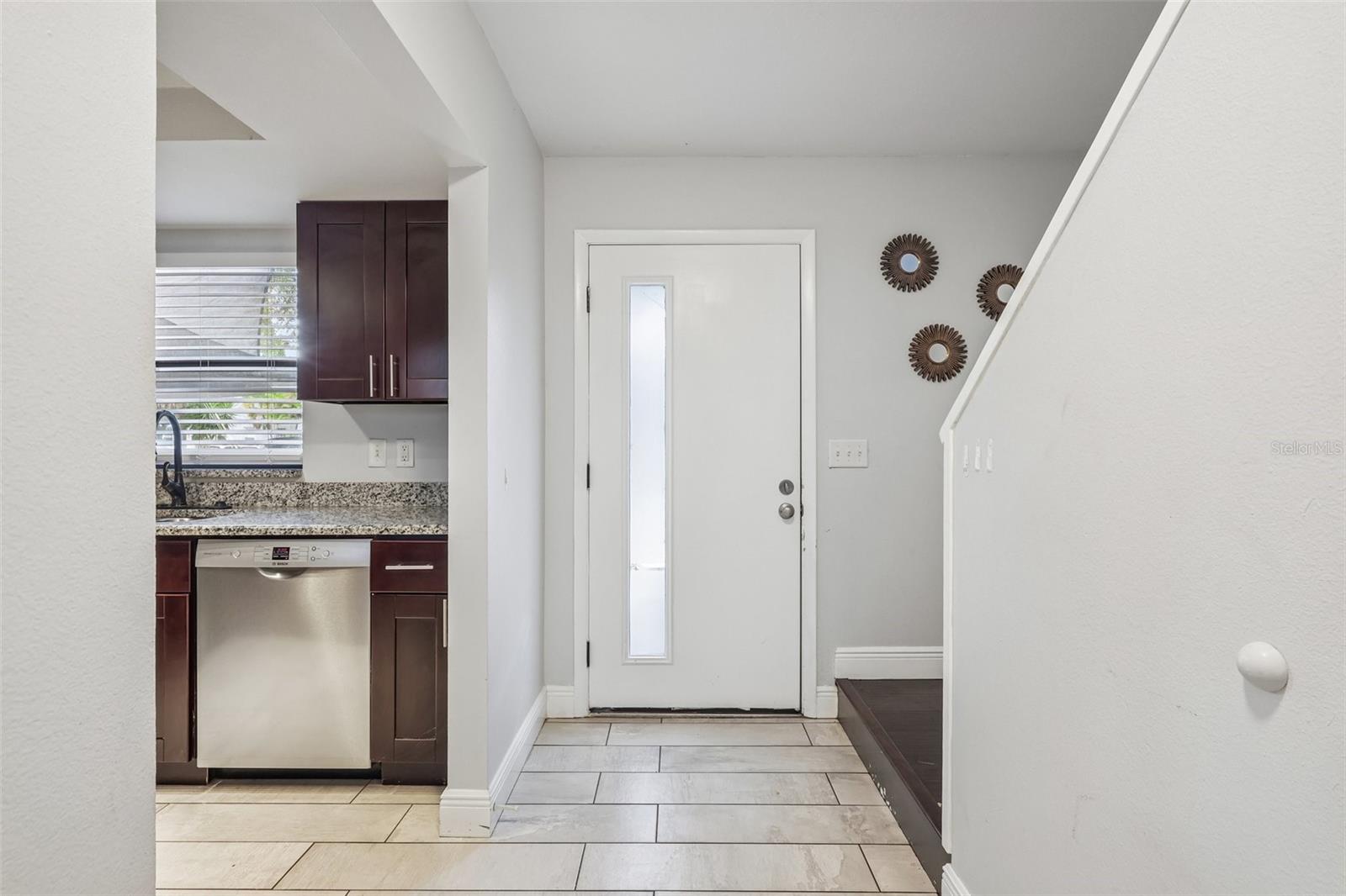2417 W STROUD AVE — photo 3