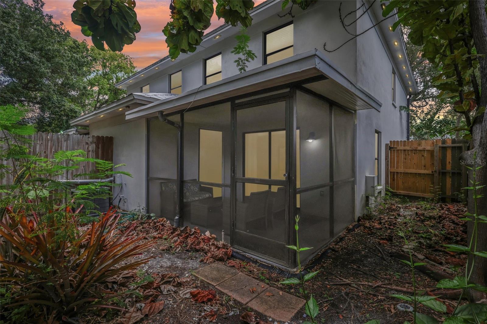 2417 W STROUD AVE — photo 48