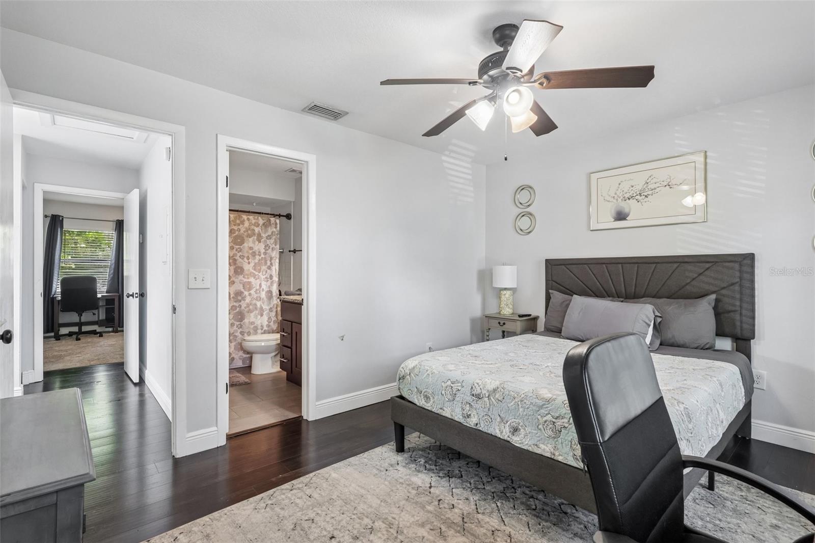 2417 W STROUD AVE — photo 23