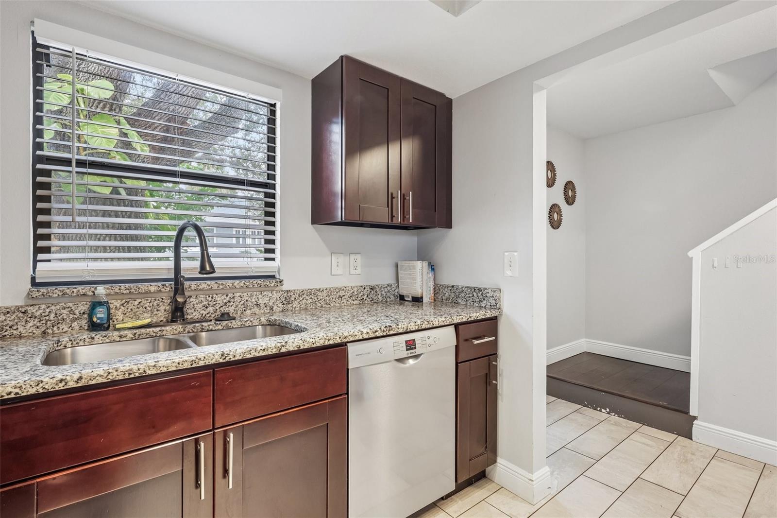 2417 W STROUD AVE — photo 14