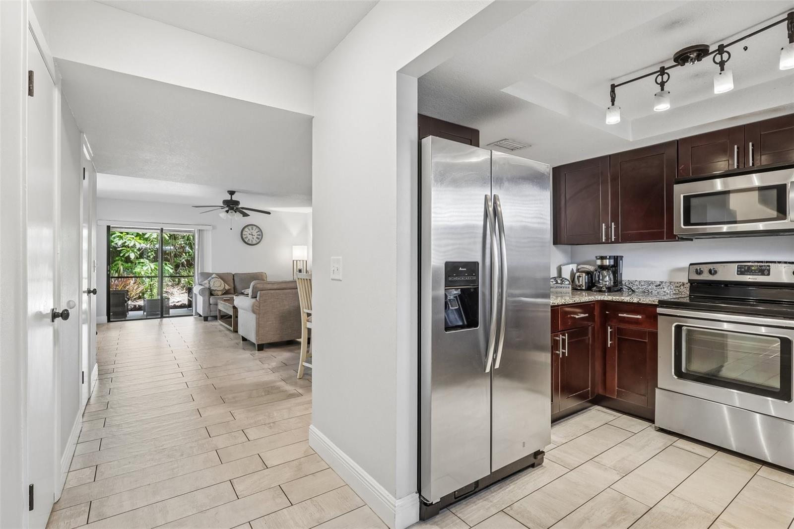 2417 W STROUD AVE — photo 15
