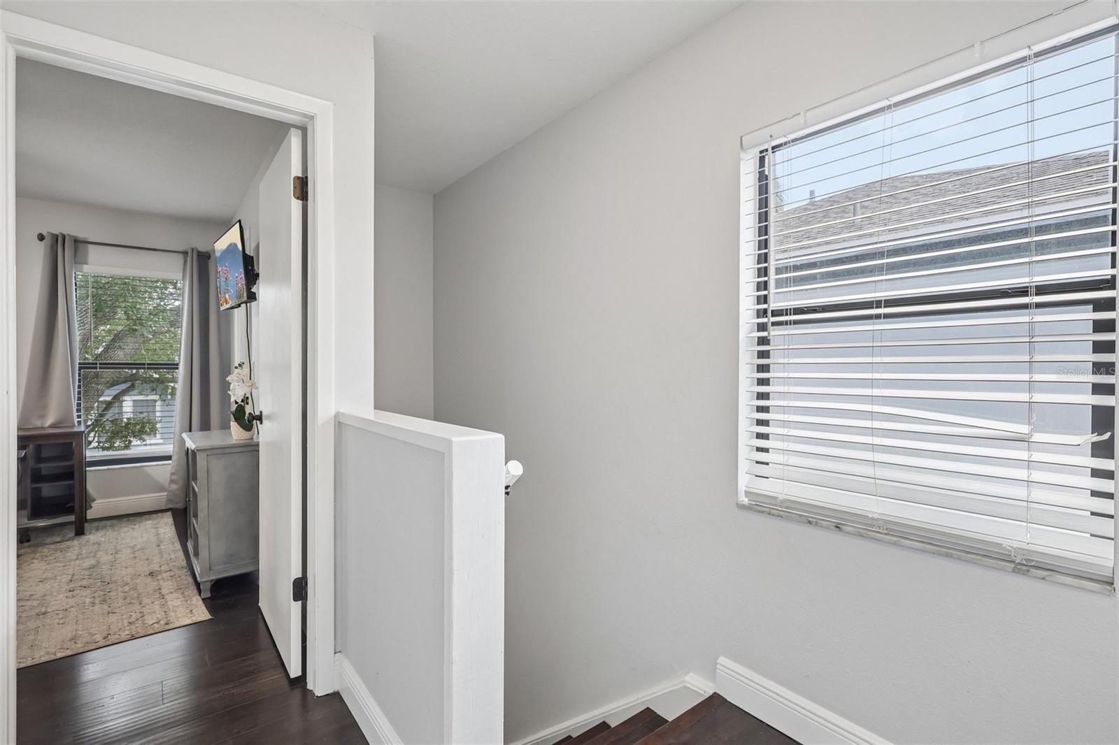 2417 W STROUD AVE — photo 30