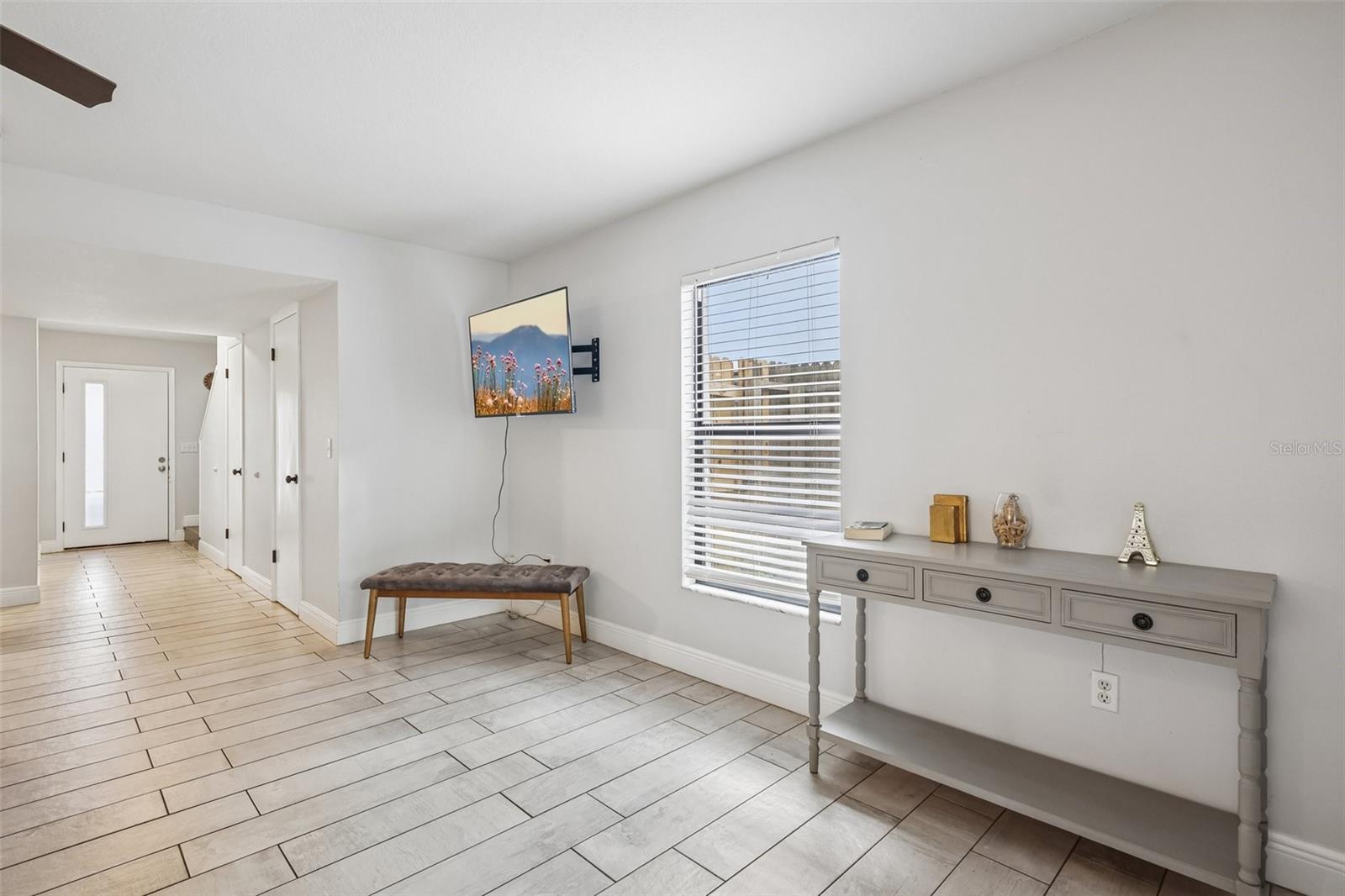 2417 W STROUD AVE — photo 6