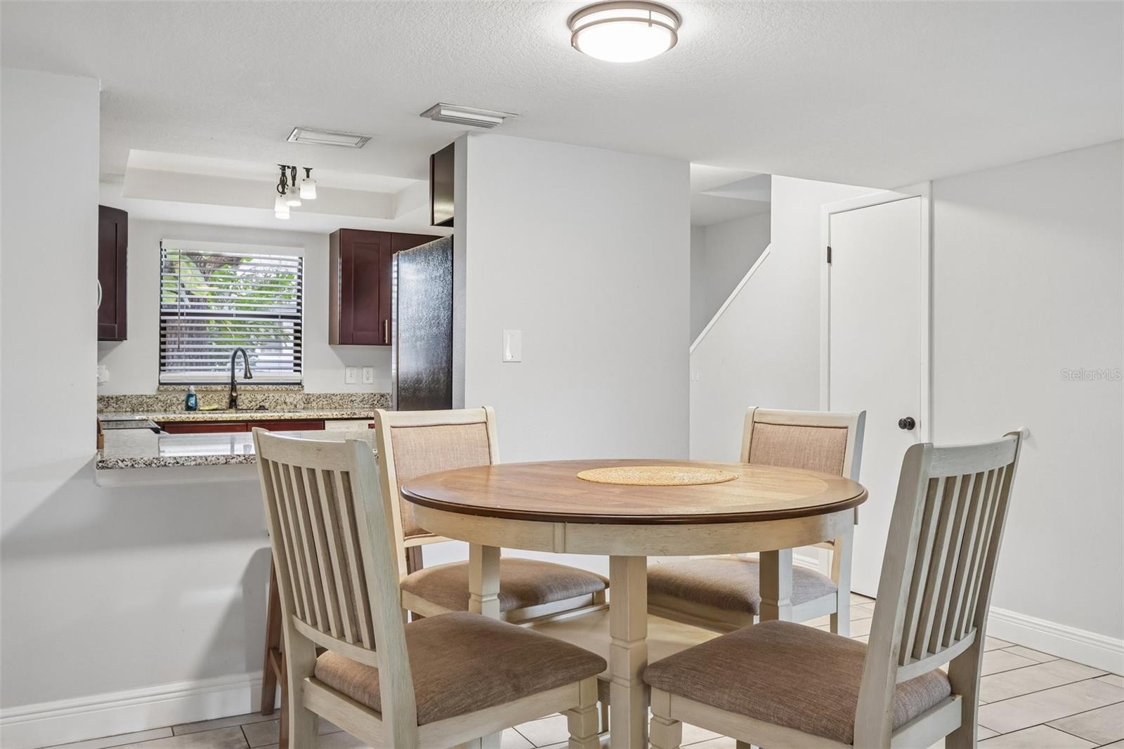 2417 W STROUD AVE — photo 11
