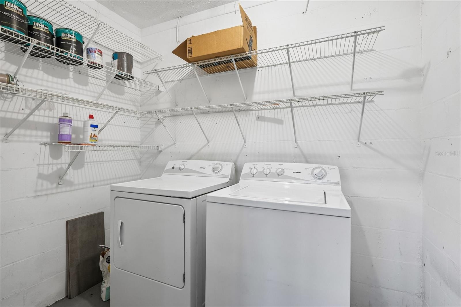 2417 W STROUD AVE — photo 19