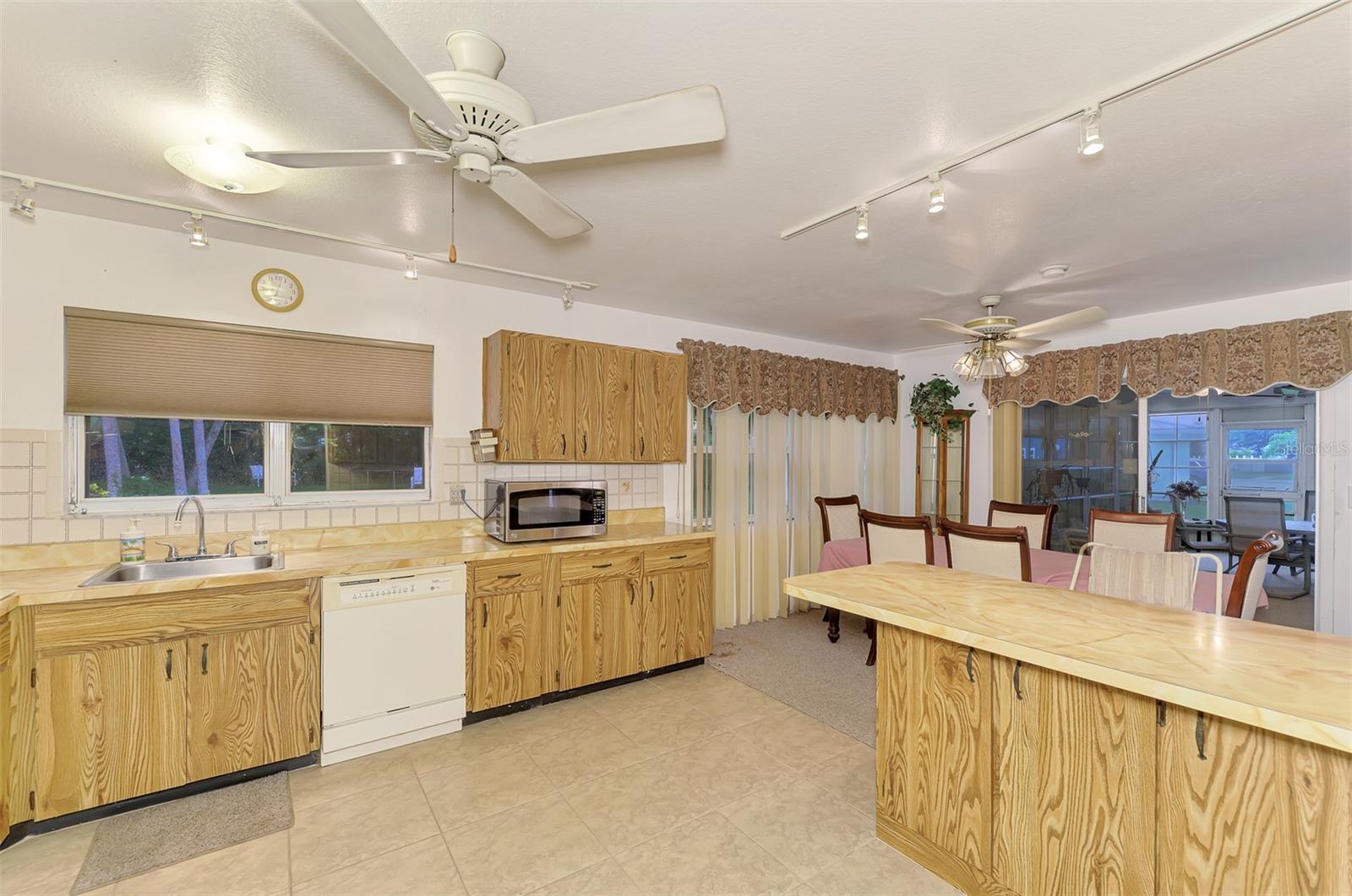 5285 BROPHY ST — photo 16