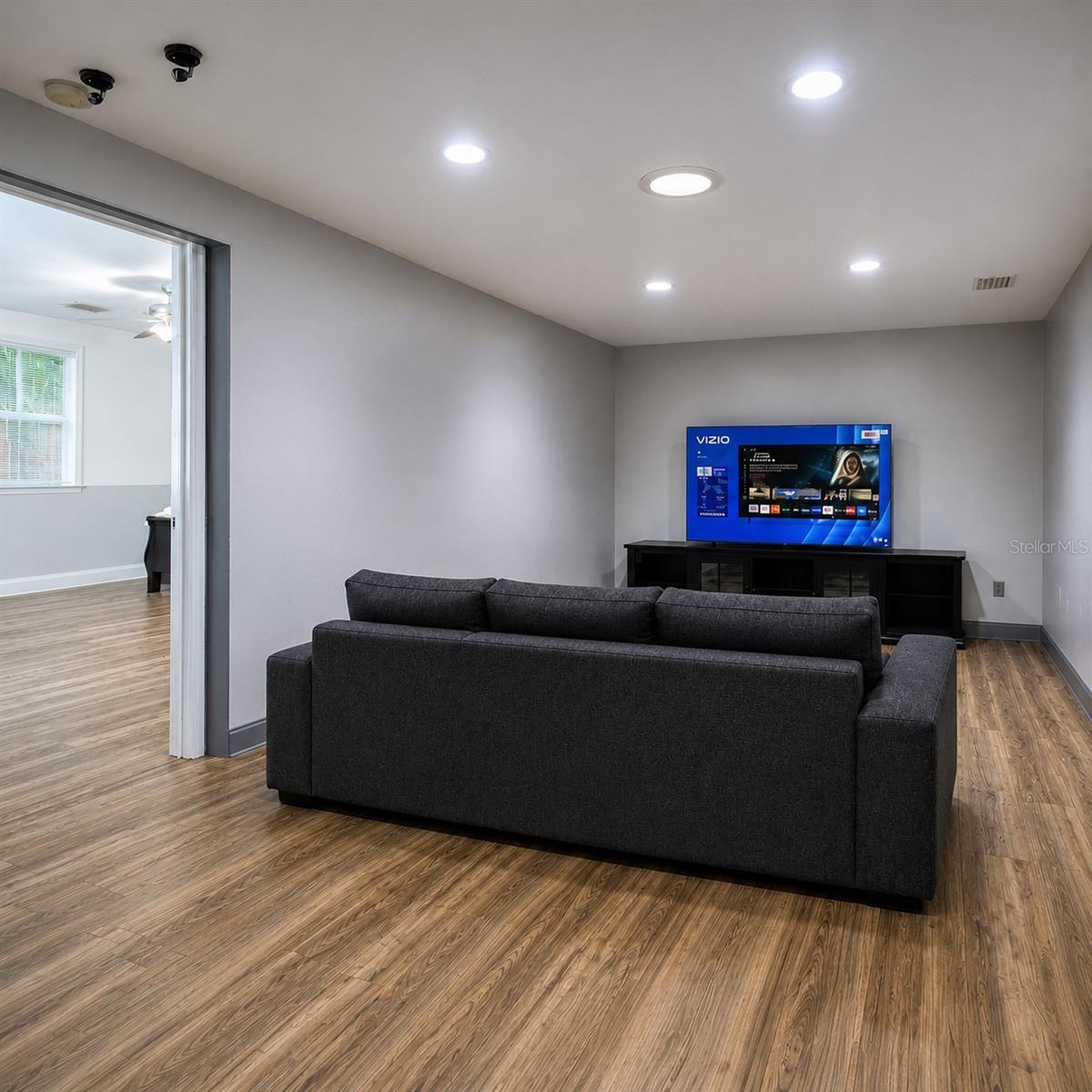 3652 WESTCHESTER DR — photo 23