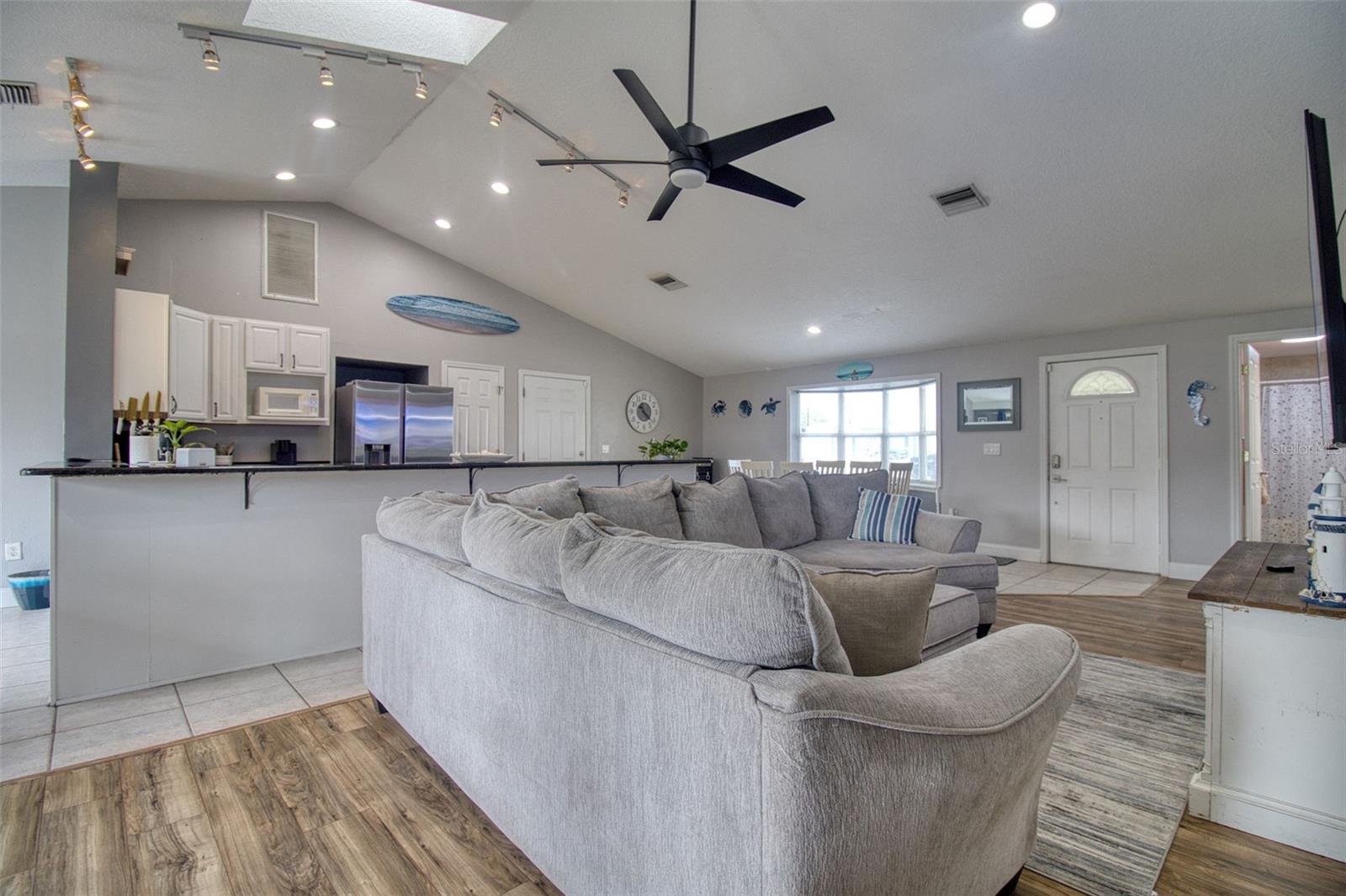 3652 WESTCHESTER DR — photo 9