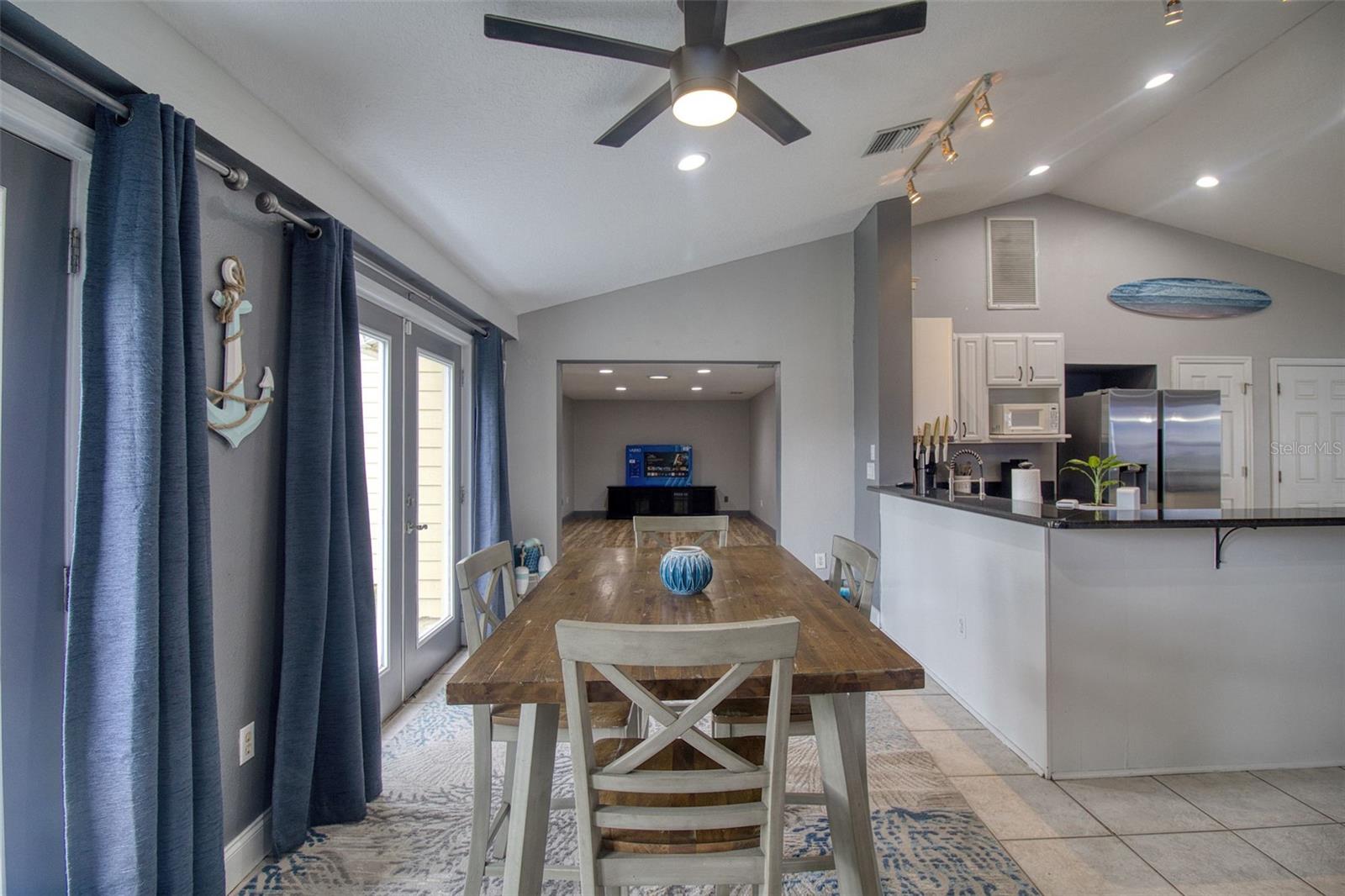3652 WESTCHESTER DR — photo 10