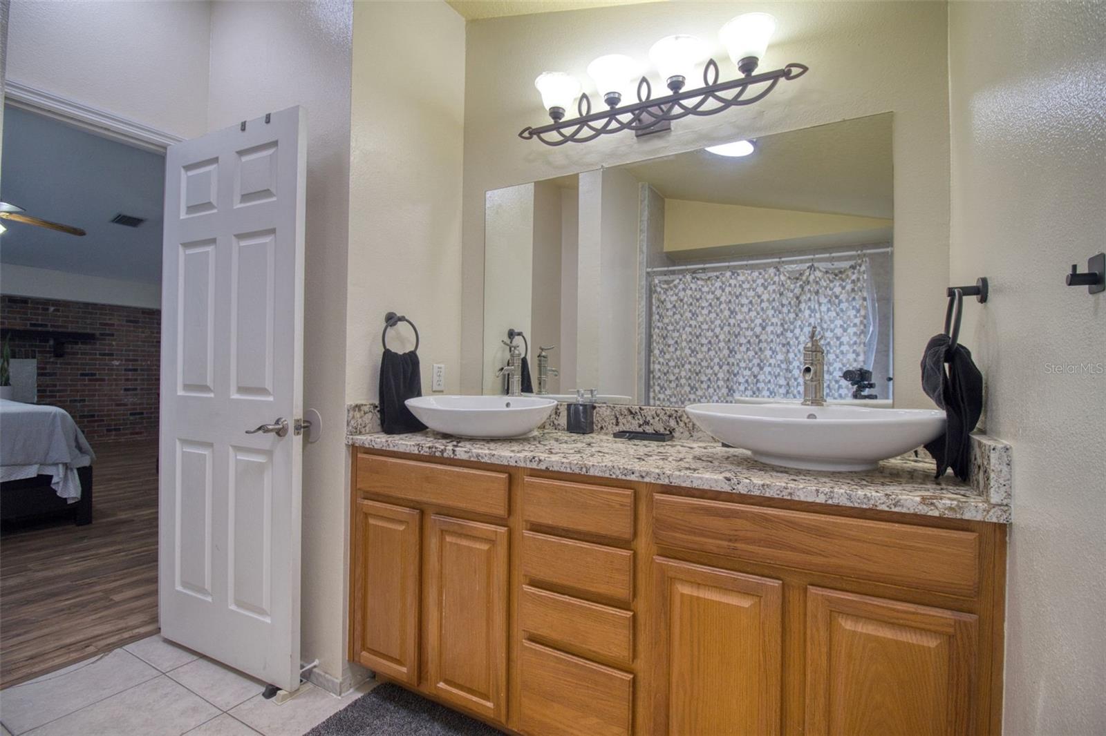 3652 WESTCHESTER DR — photo 15