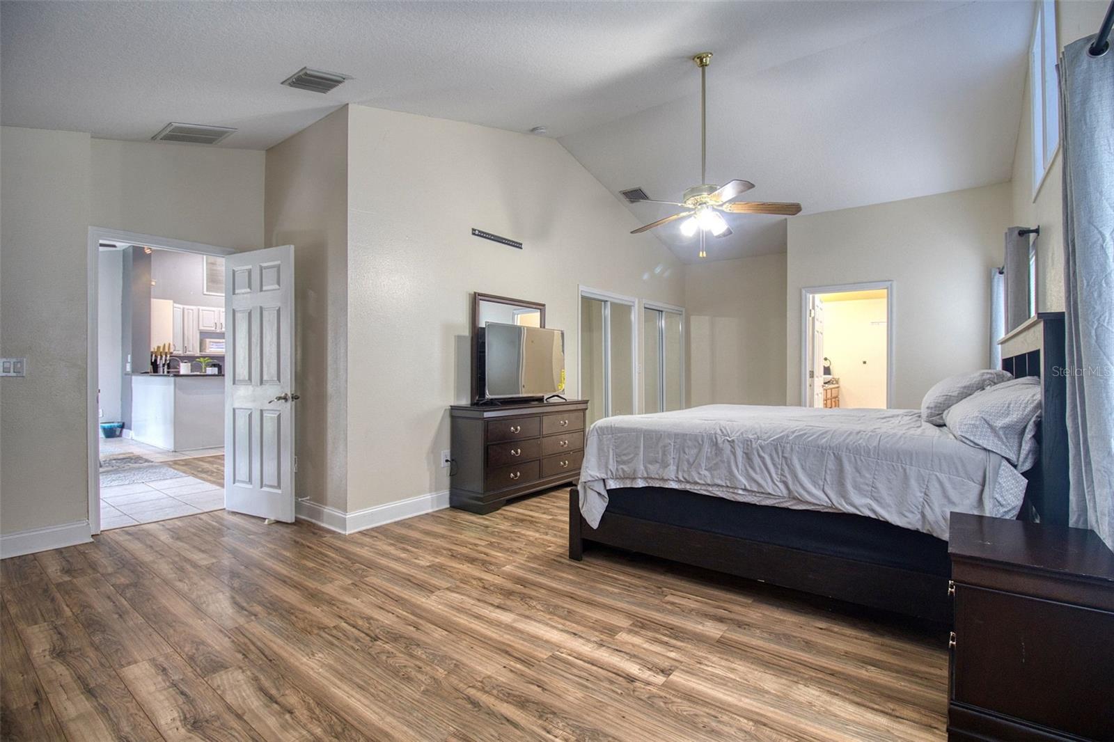 3652 WESTCHESTER DR — photo 13