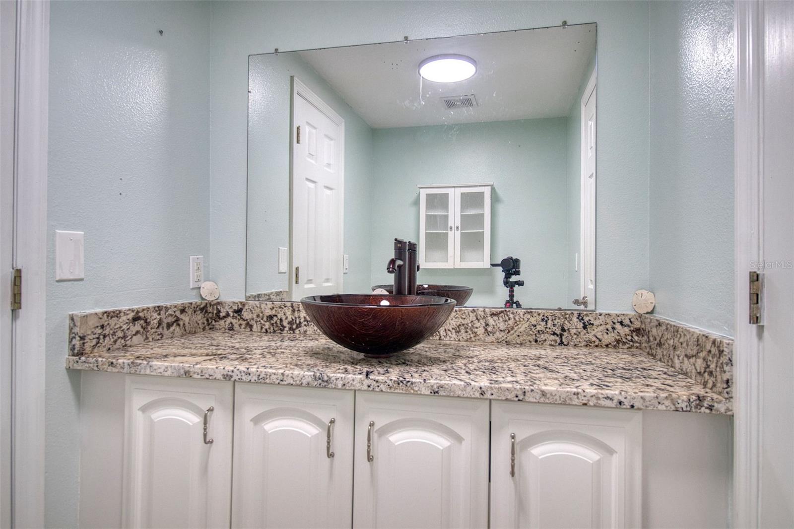 3652 WESTCHESTER DR — photo 26