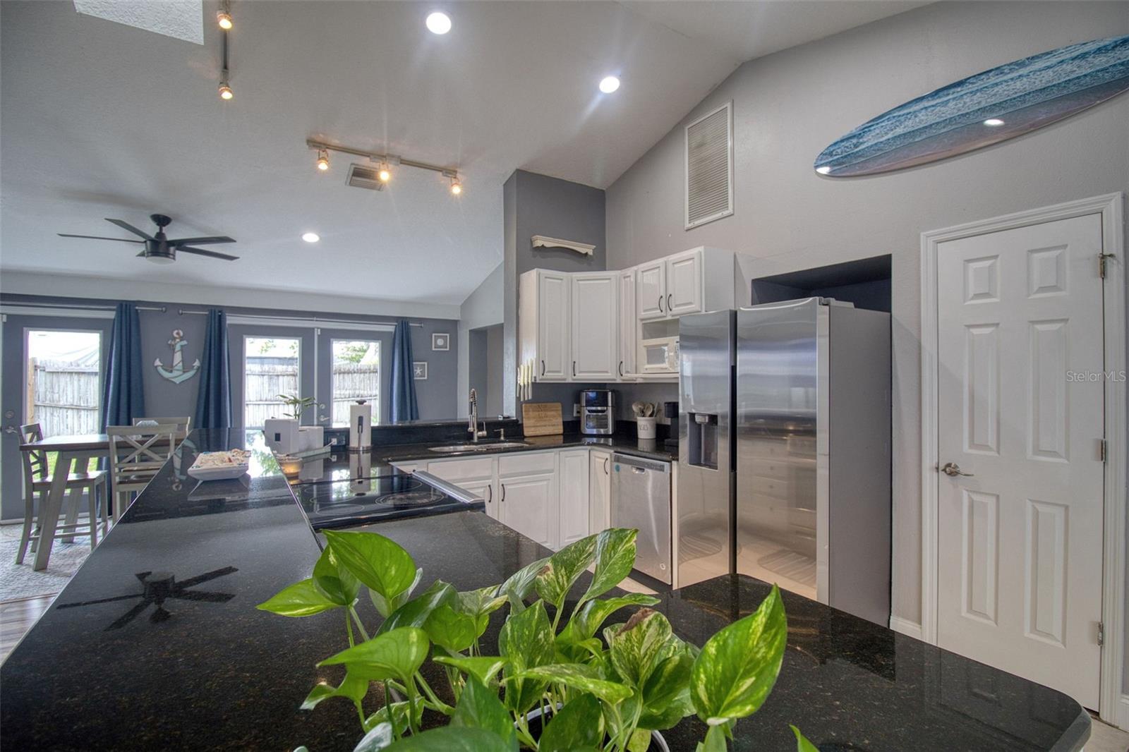 3652 WESTCHESTER DR — photo 7