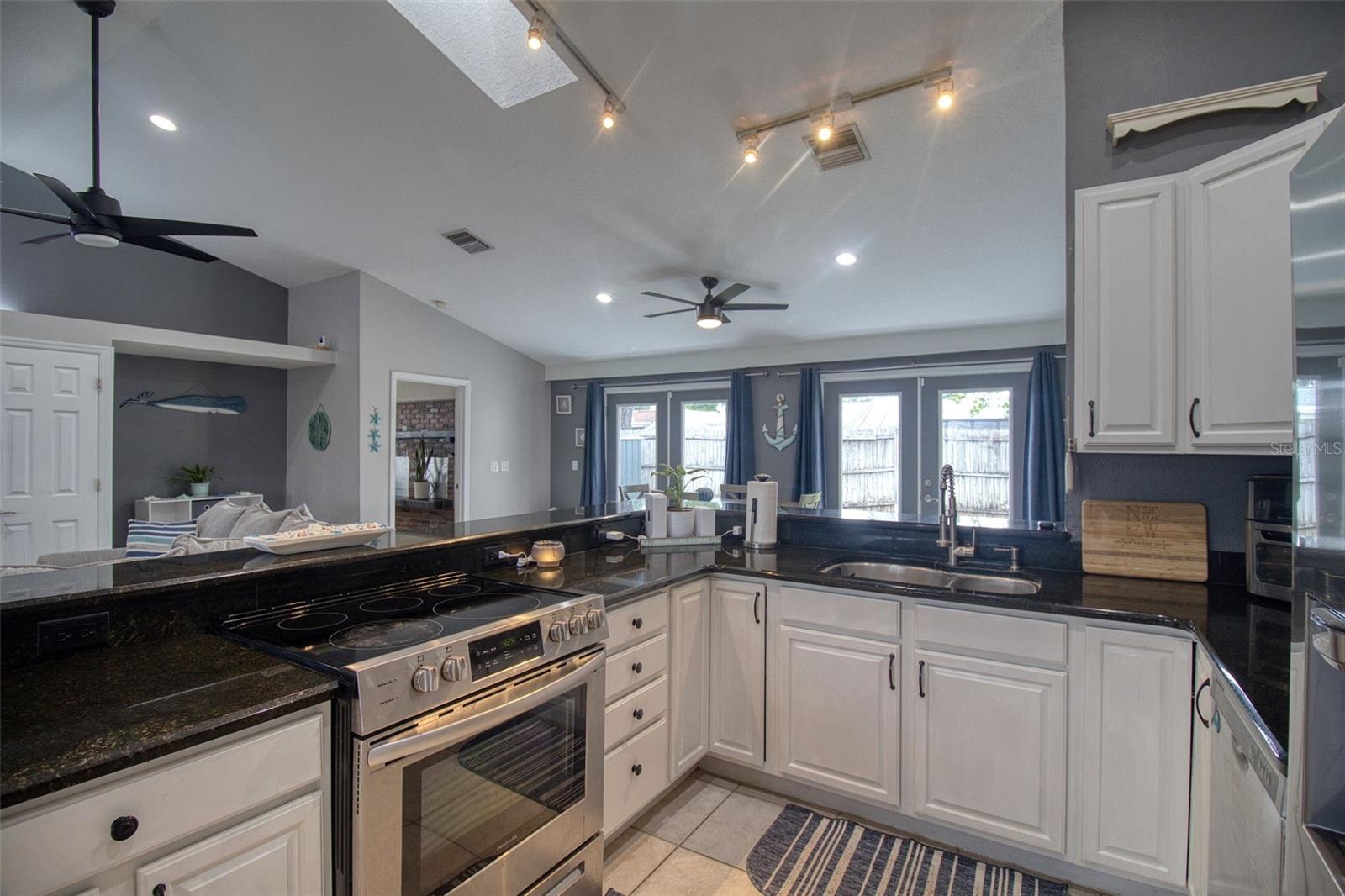 3652 WESTCHESTER DR — photo 8