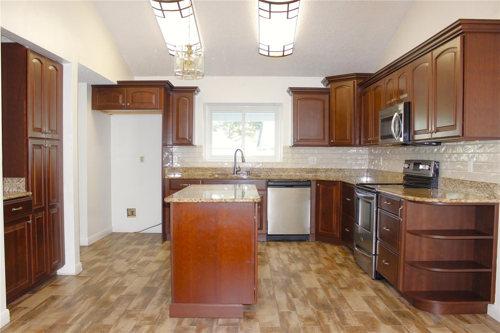 1913 FIRETHORN CT — photo 5