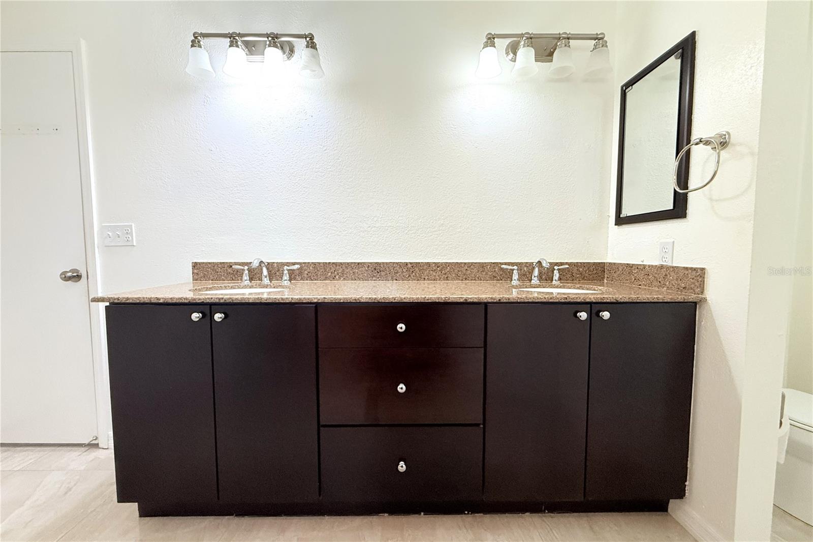 1913 FIRETHORN CT — photo 57
