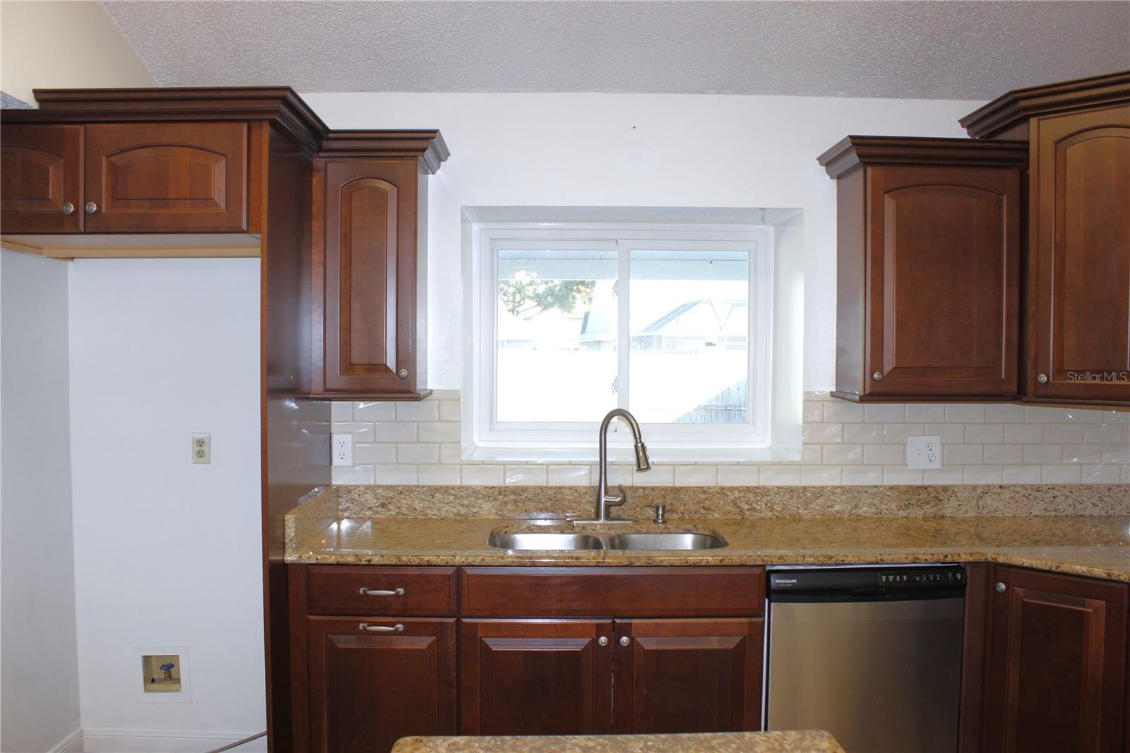 1913 FIRETHORN CT — photo 10