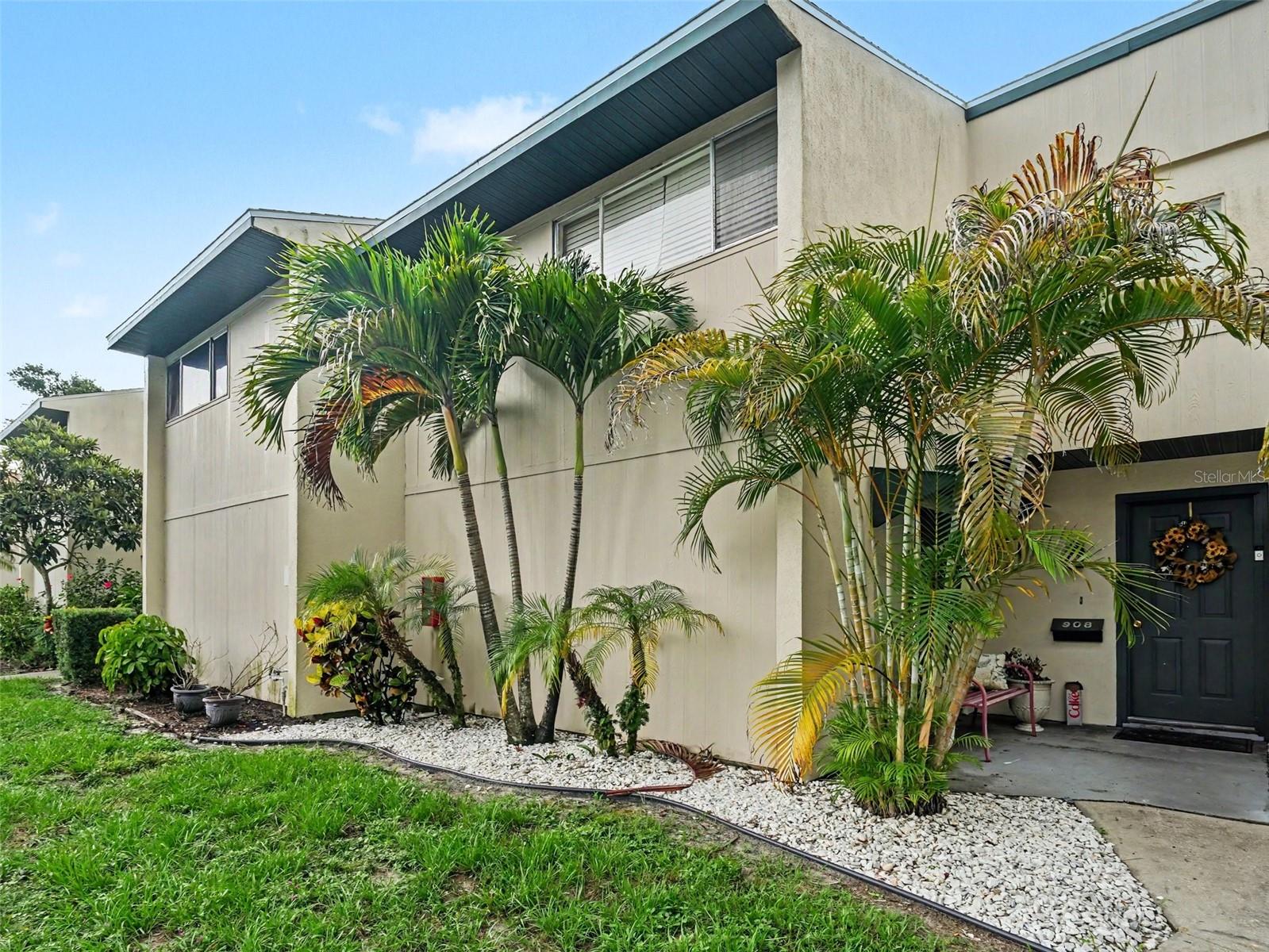 908 BYRON LN #6 — photo 3