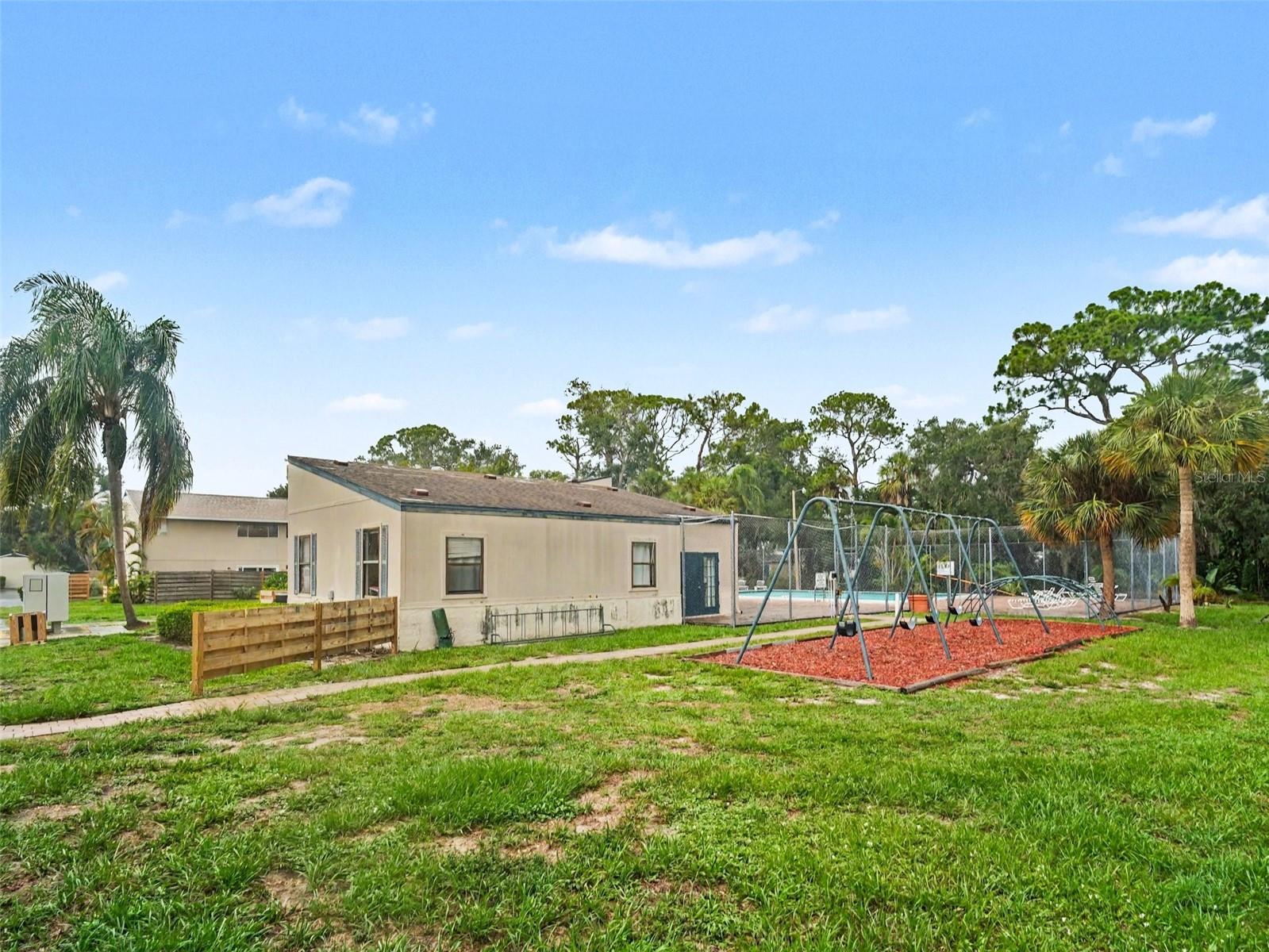 908 BYRON LN #6 — photo 32