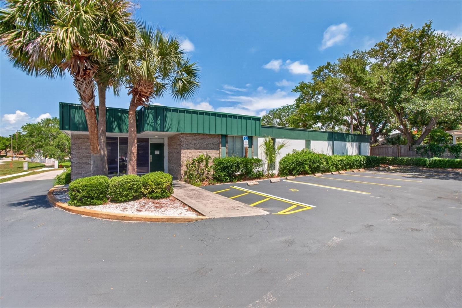 2039 INDIAN ROCKS RD S — photo 10