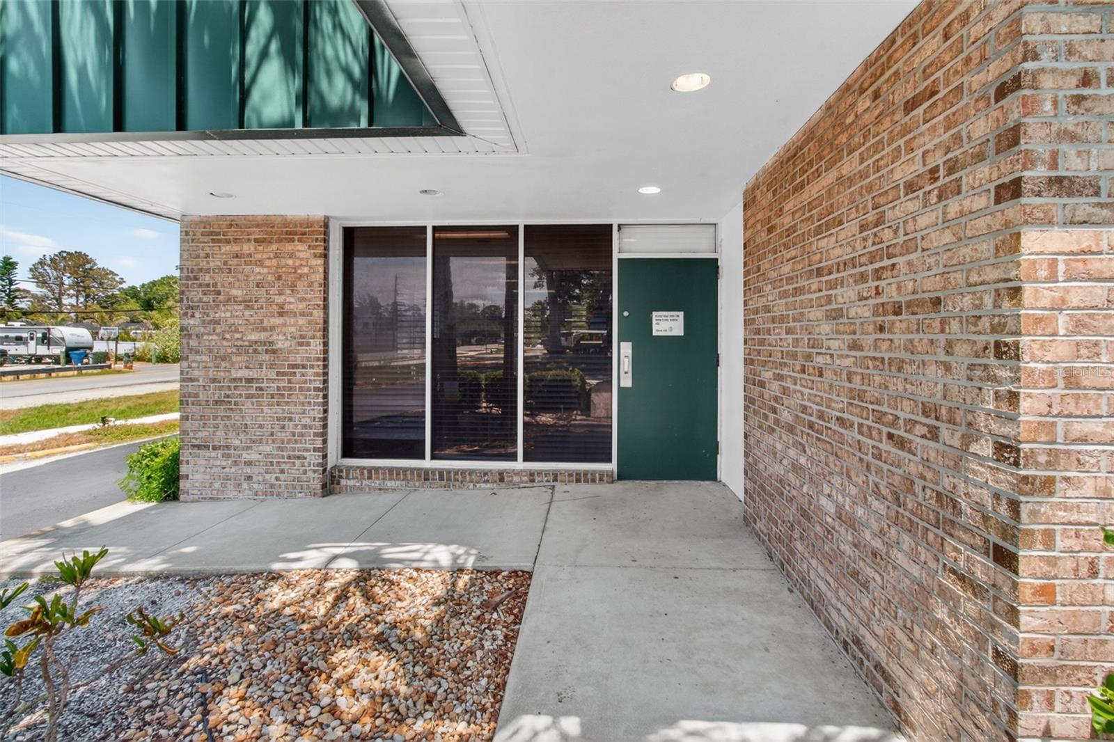 2039 INDIAN ROCKS RD S — photo 12