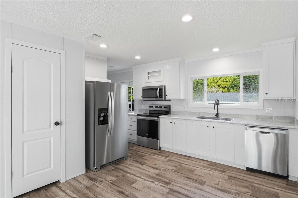 11421 RAMPART LN — photo 3