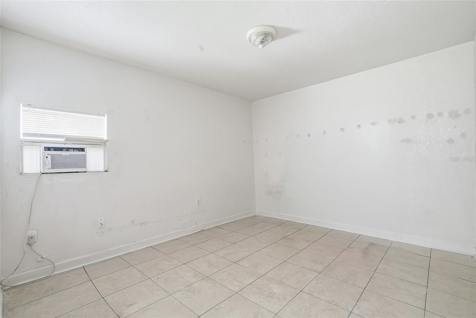 8500 N BOULEVARD — photo 31