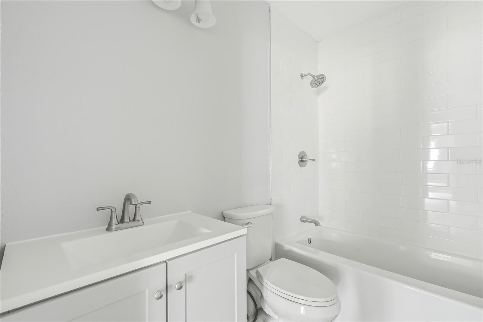 8500 N BOULEVARD — photo 14