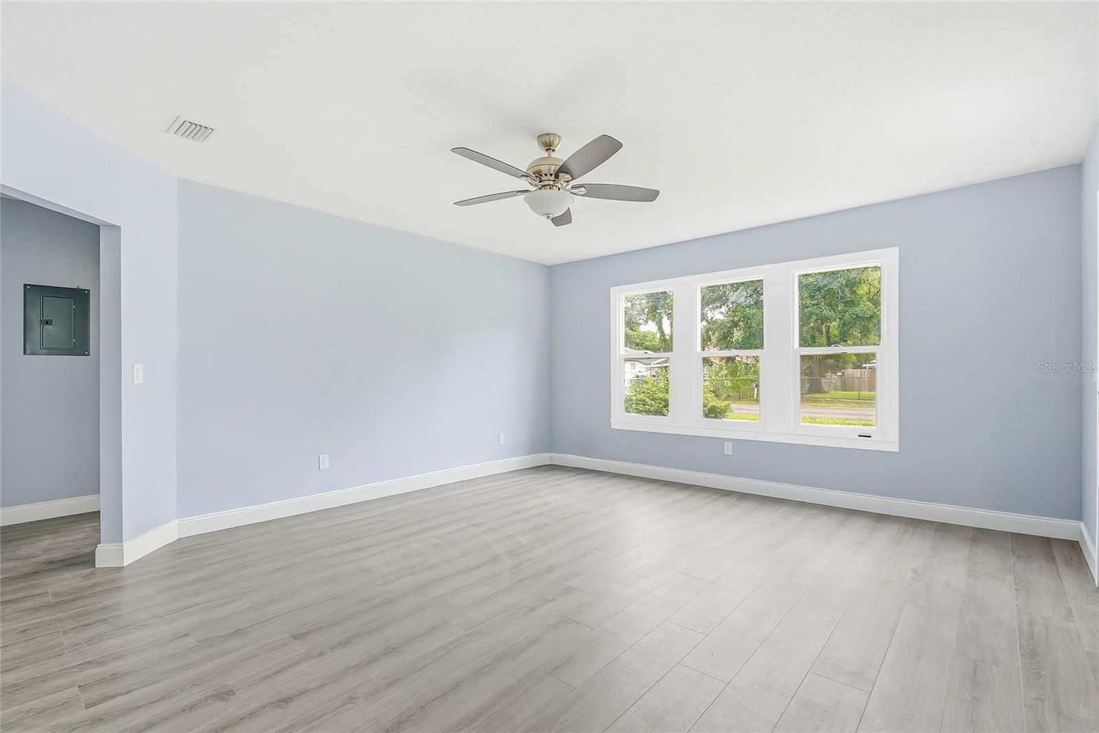 8500 N BOULEVARD — photo 4