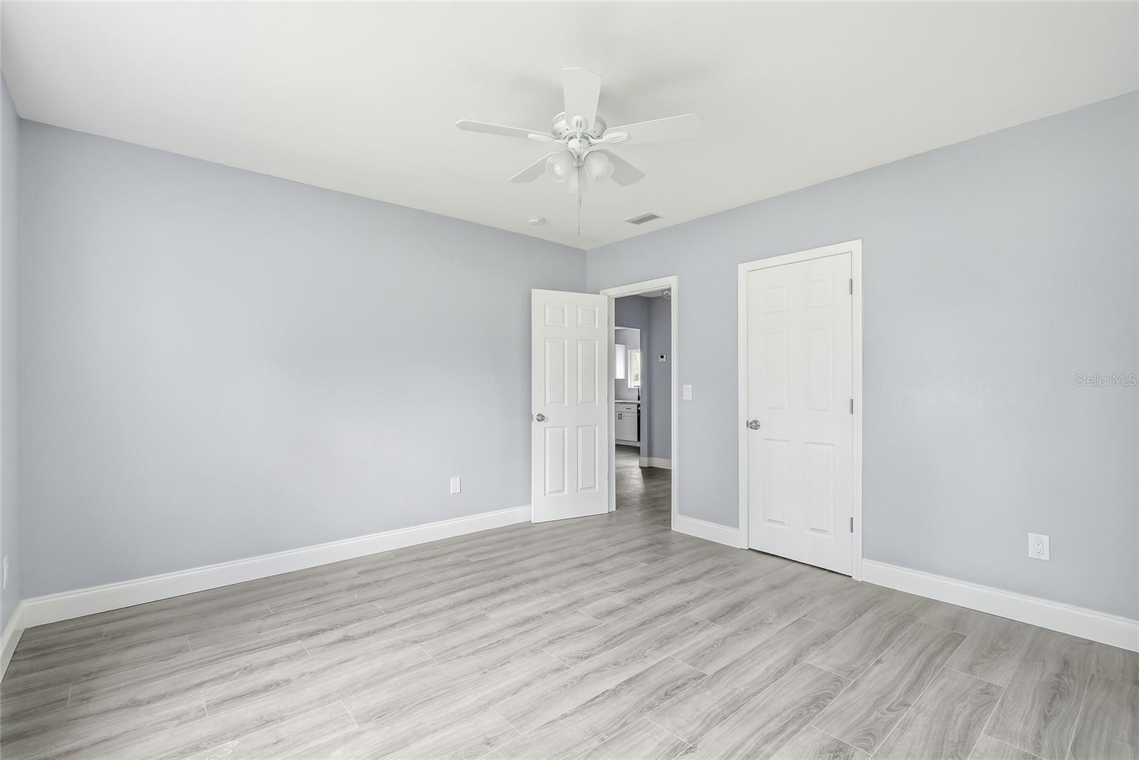 8500 N BOULEVARD — photo 13