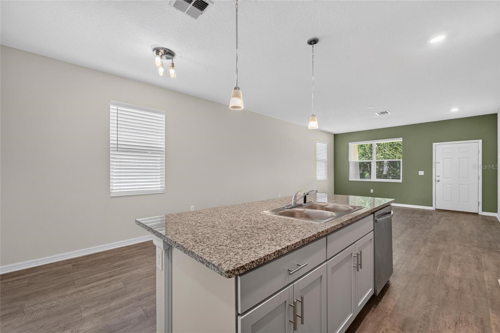 3507 E 10TH AVE — photo 10
