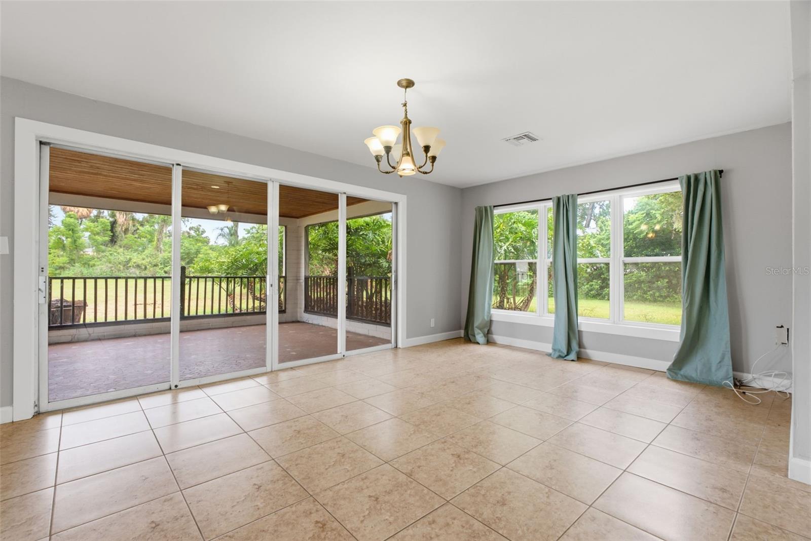 625 LIMONA RD — photo 11