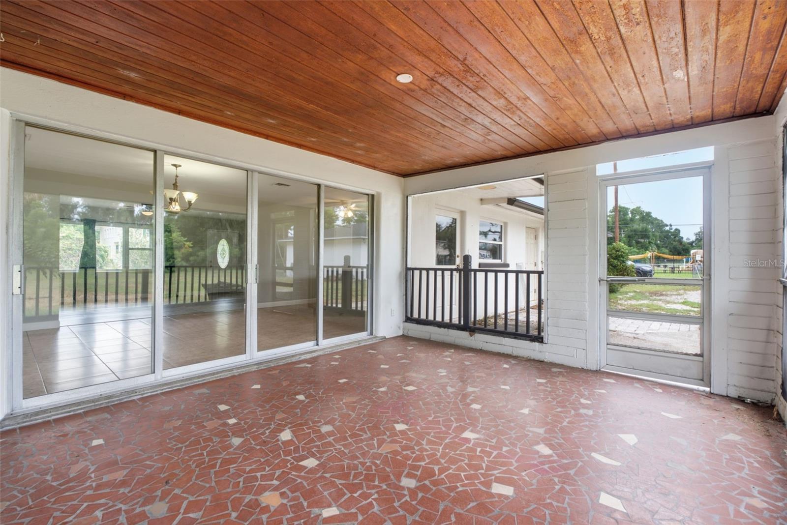 625 LIMONA RD — photo 22