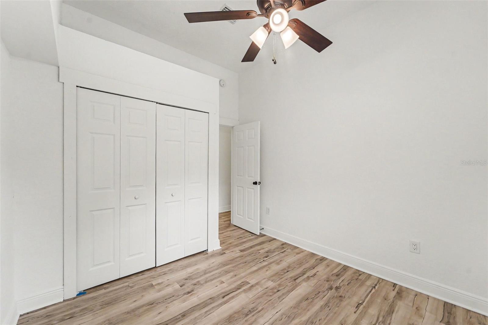 800 E GENESEE ST — photo 13
