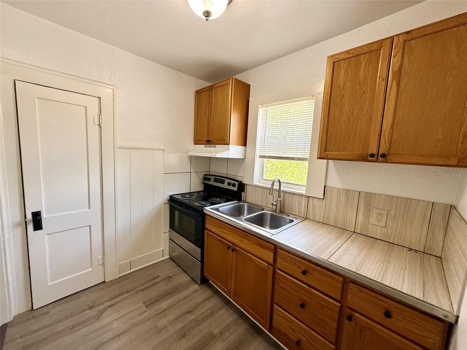 1135 HIGHLAND ST N #7 — photo 10