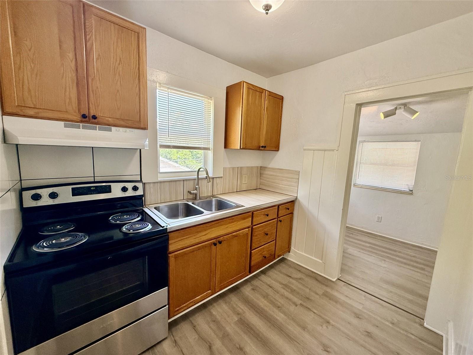 1135 HIGHLAND ST N #7 — photo 9