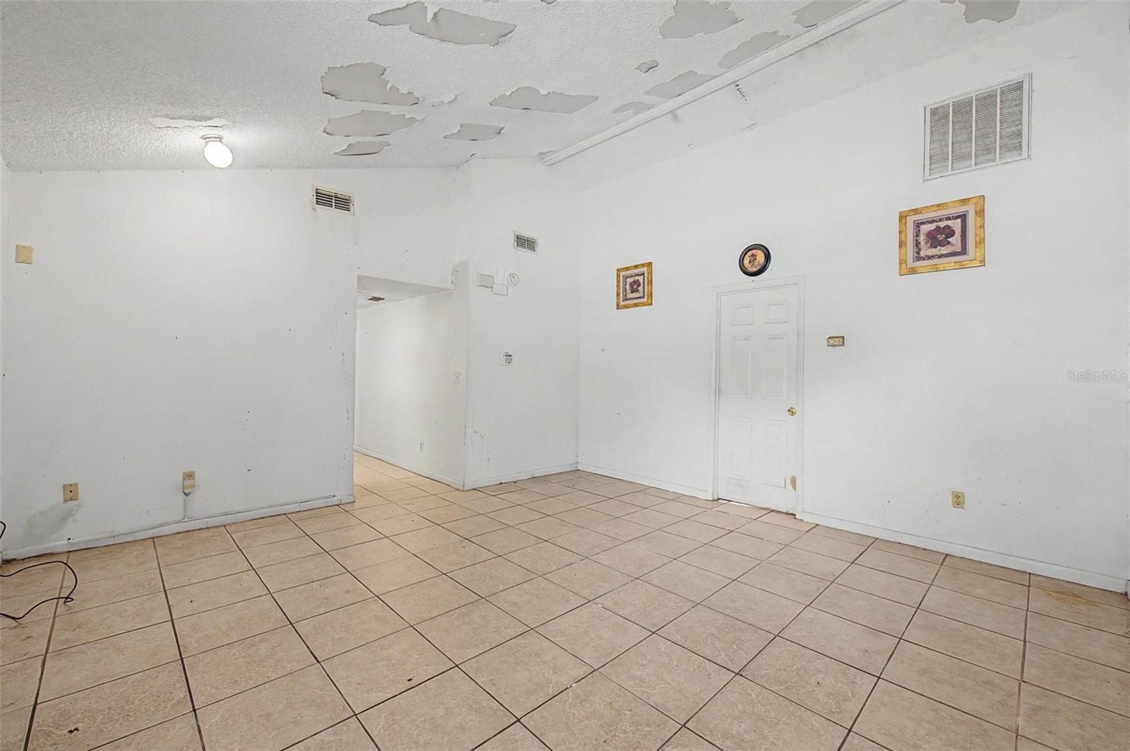8605 N 12TH ST — photo 23