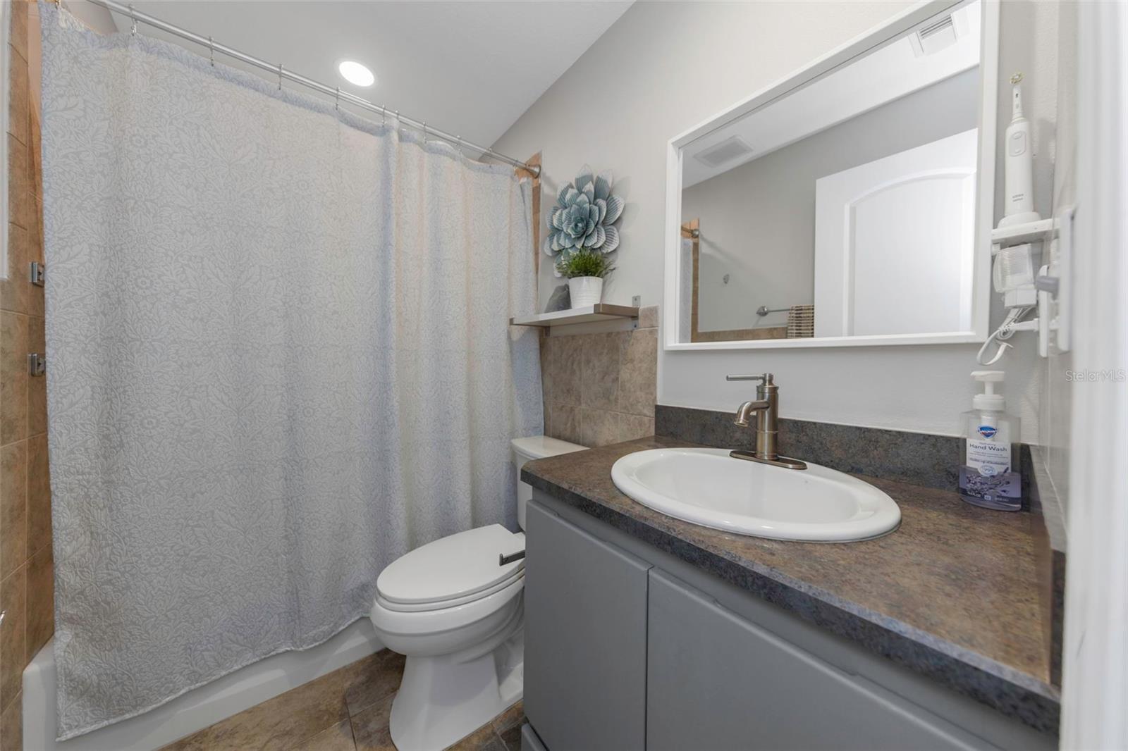 1308 GILLESPIE DR — photo 19