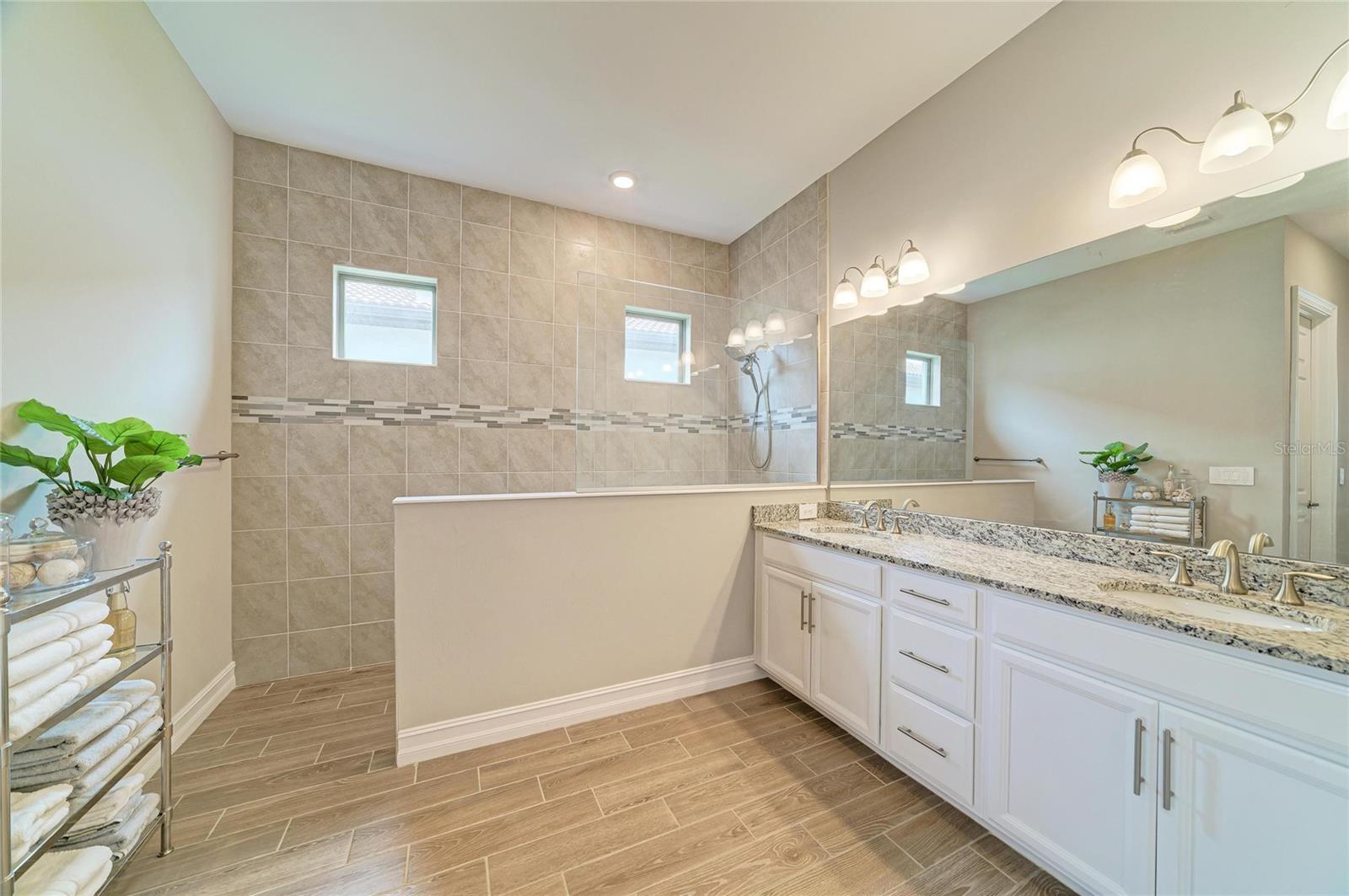289 VILLORESI BLVD — photo 41