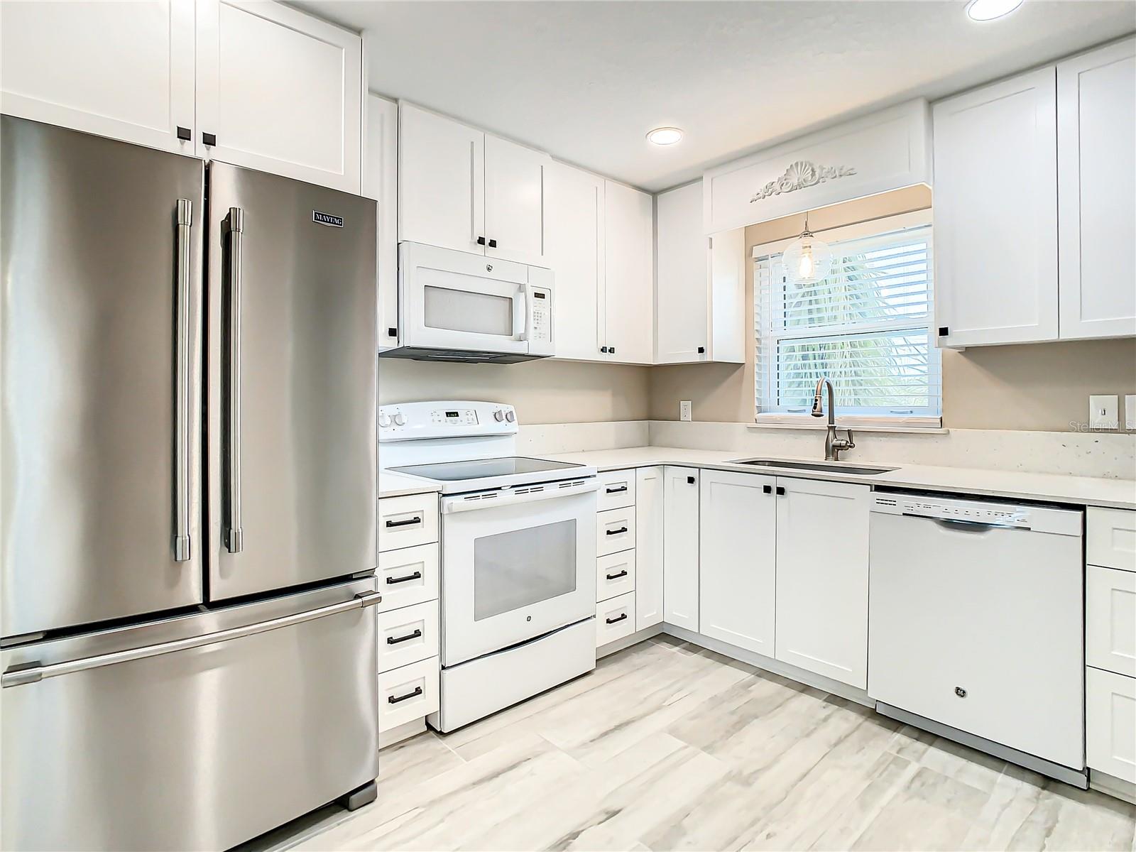 4575 COVE CIR #309 — photo 3